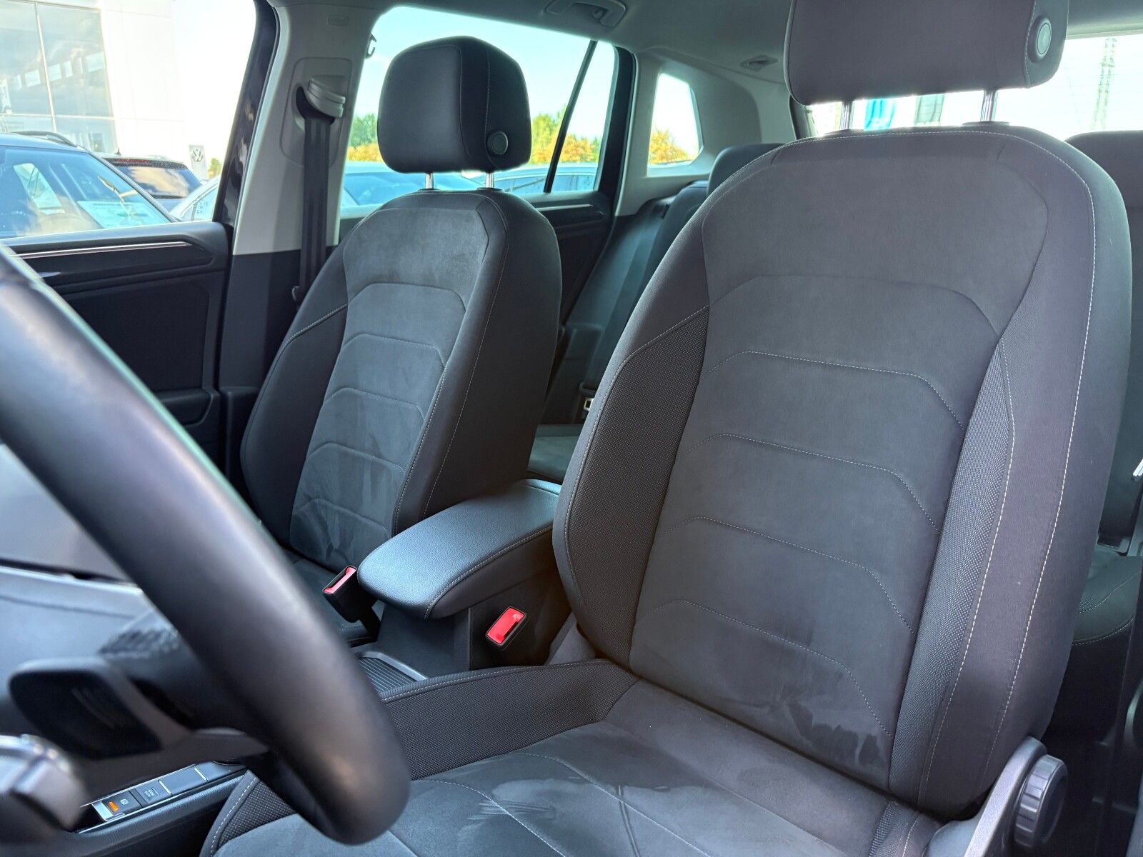 Volkswagen Tiguan - zdjęcie 12