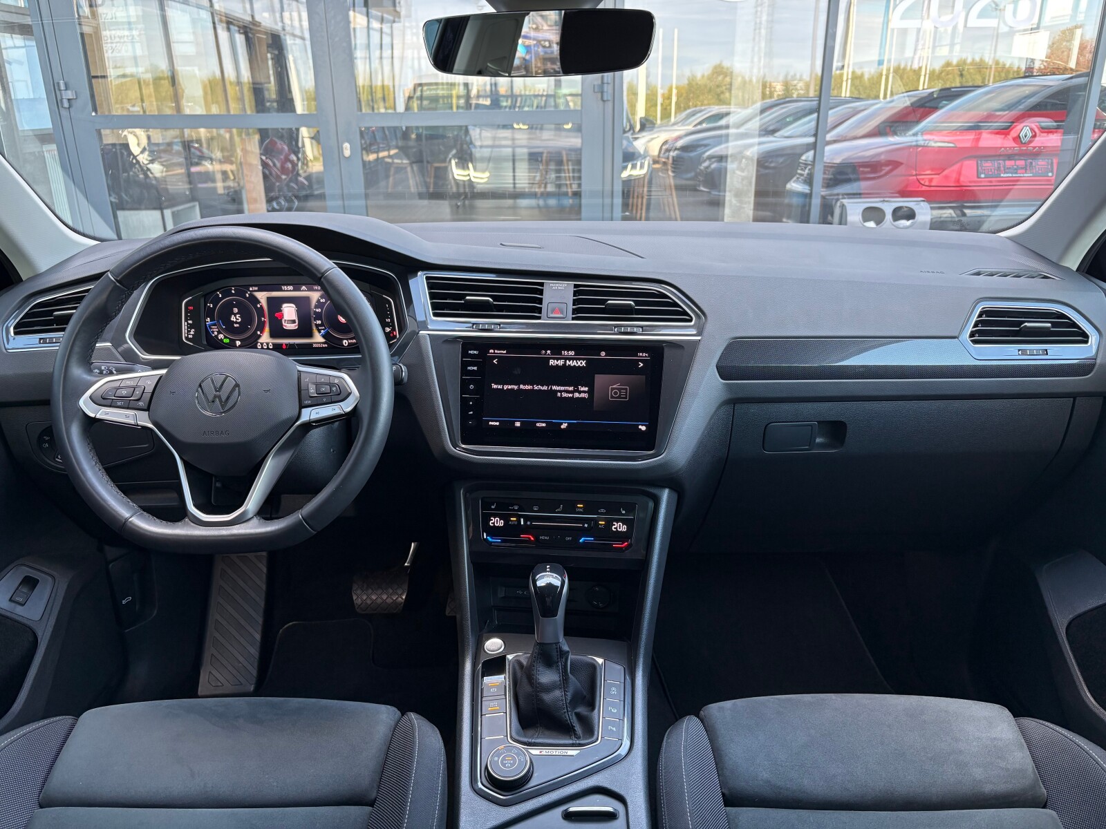 Volkswagen Tiguan - zdjęcie 9