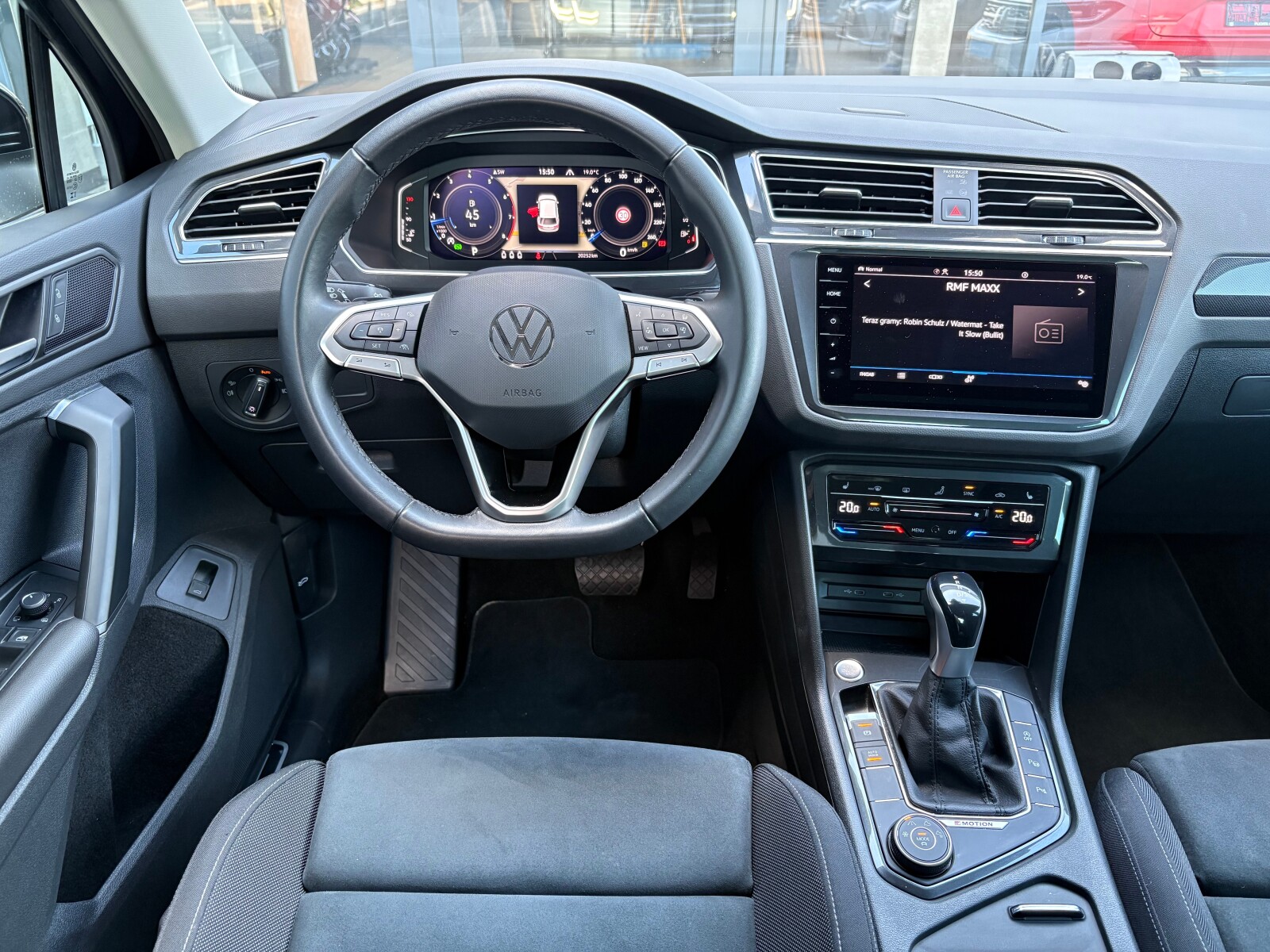 Volkswagen Tiguan - zdjęcie 10