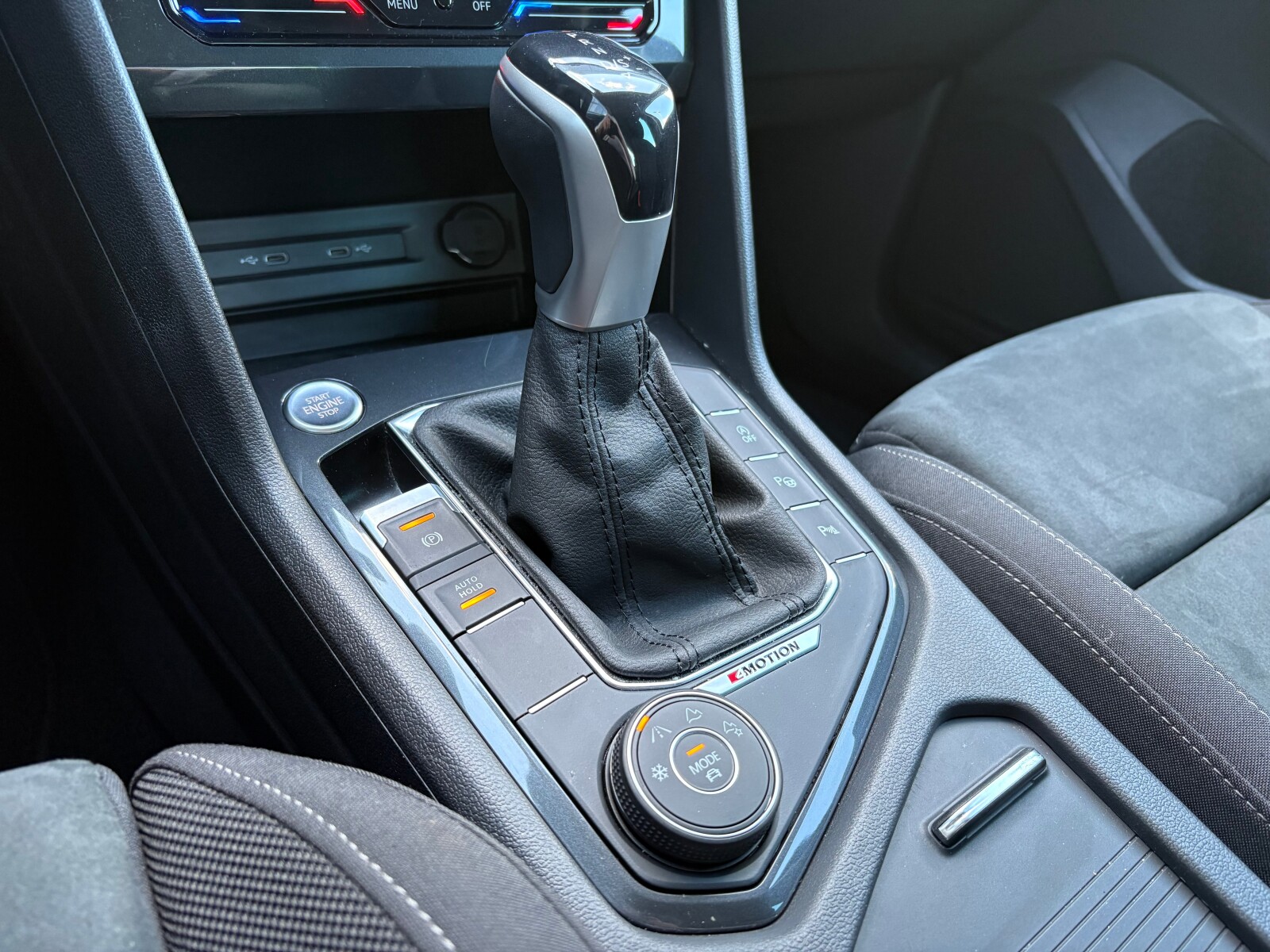 Volkswagen Tiguan - zdjęcie 28