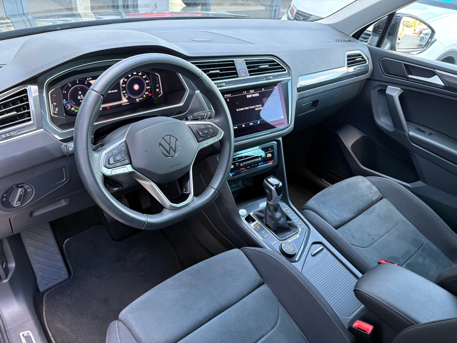 Volkswagen Tiguan - zdjęcie 11