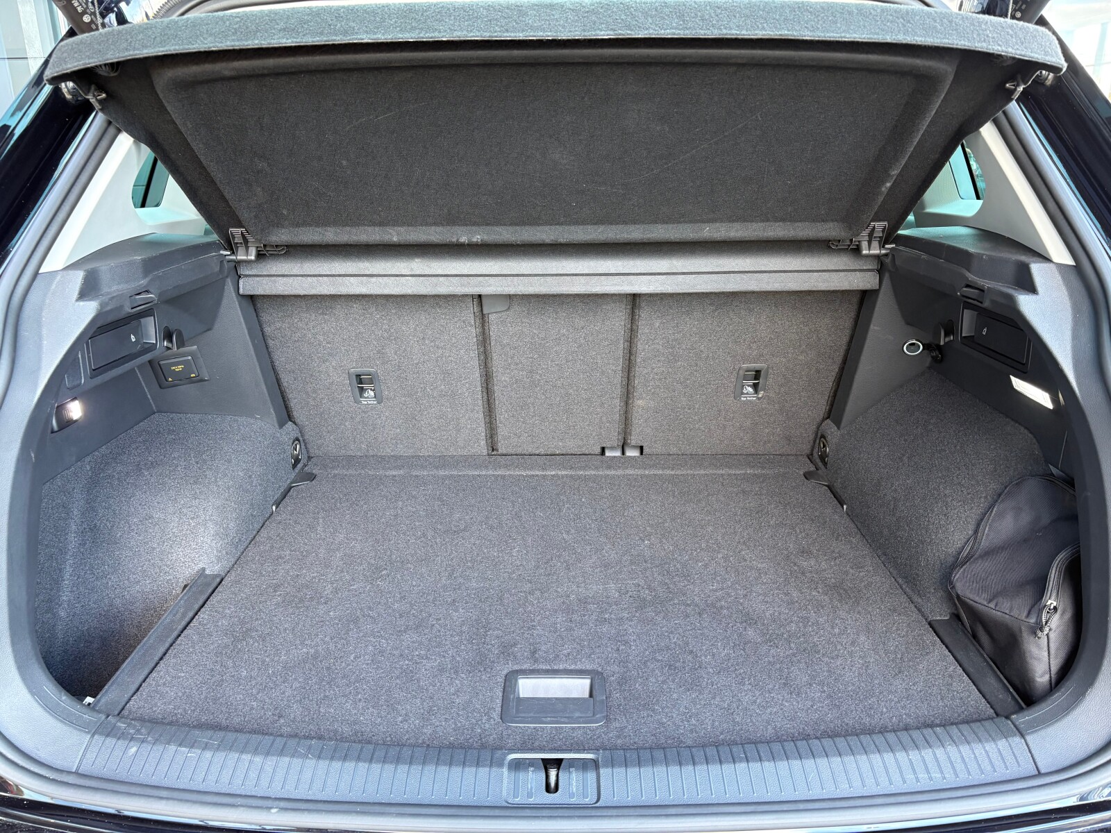 Volkswagen Tiguan - zdjęcie 18