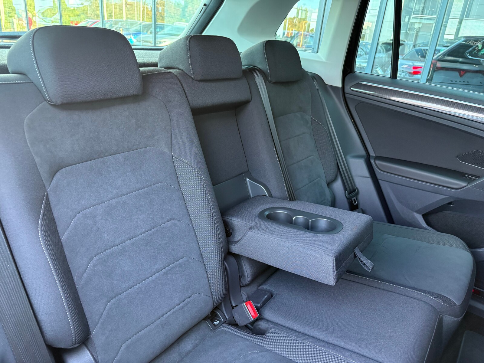 Volkswagen Tiguan - zdjęcie 15