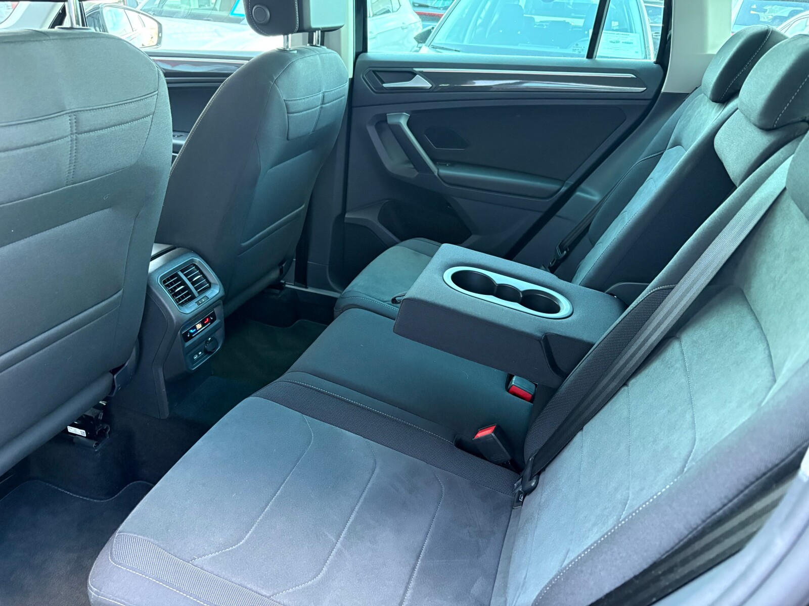 Volkswagen Tiguan - zdjęcie 14