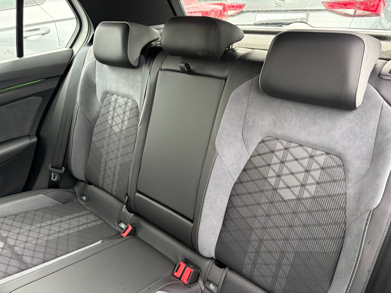 Volkswagen Golf - zdjęcie 13