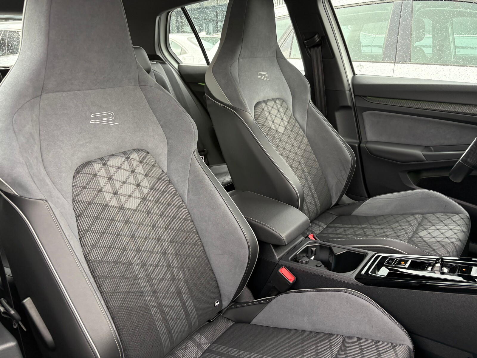 Volkswagen Golf - zdjęcie 17