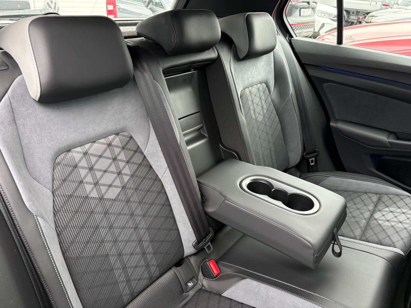 Volkswagen Golf - zdjęcie 15