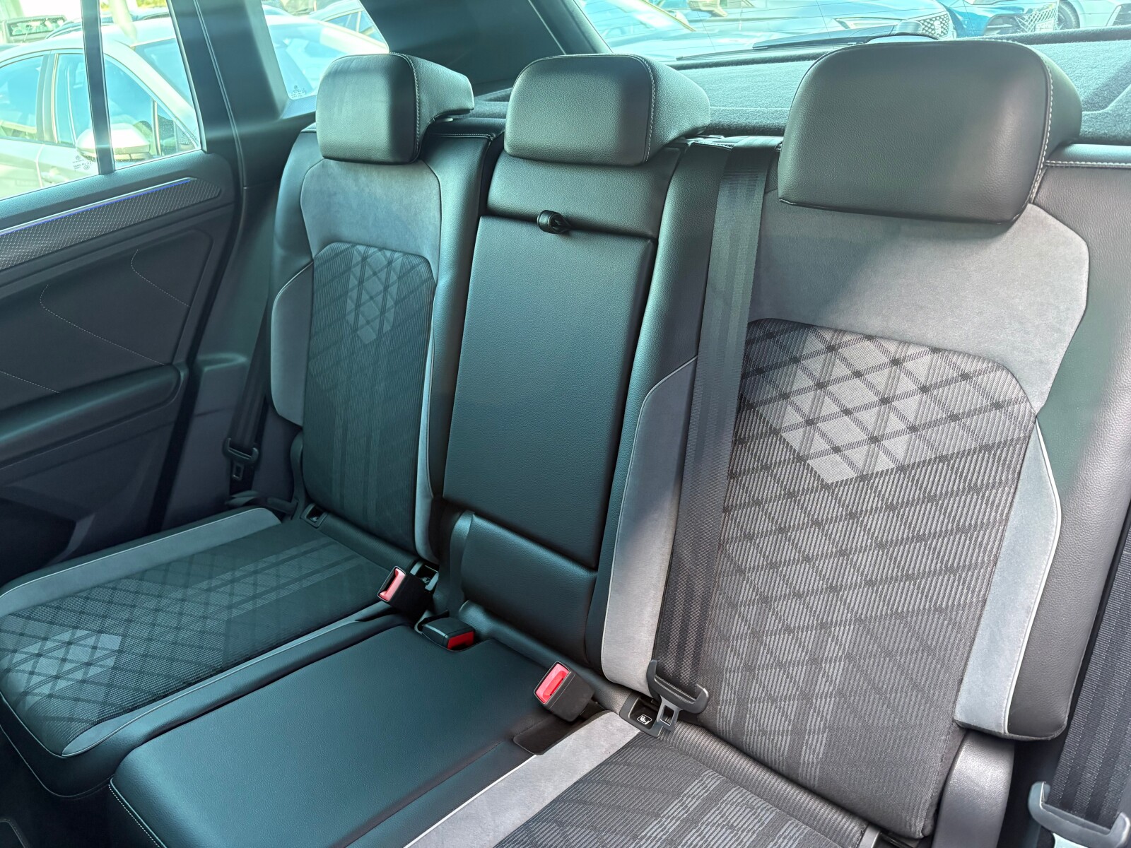 Volkswagen Tiguan - zdjęcie 13