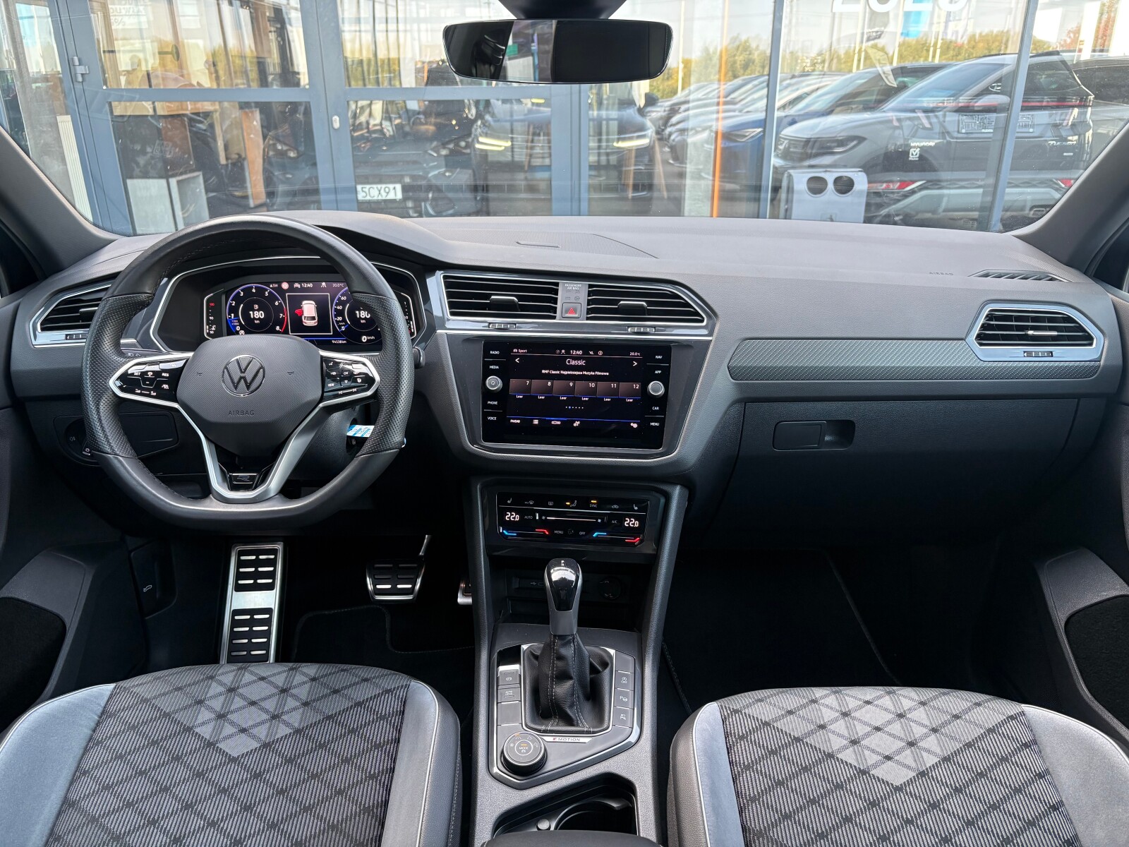 Volkswagen Tiguan - zdjęcie 9