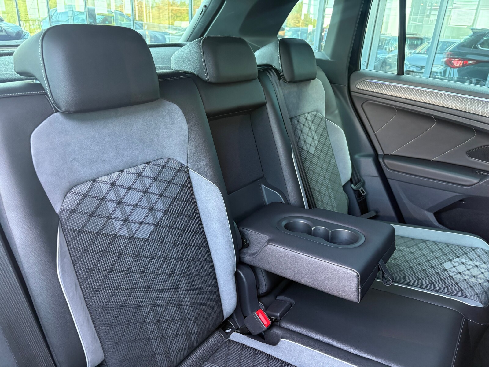 Volkswagen Tiguan - zdjęcie 15