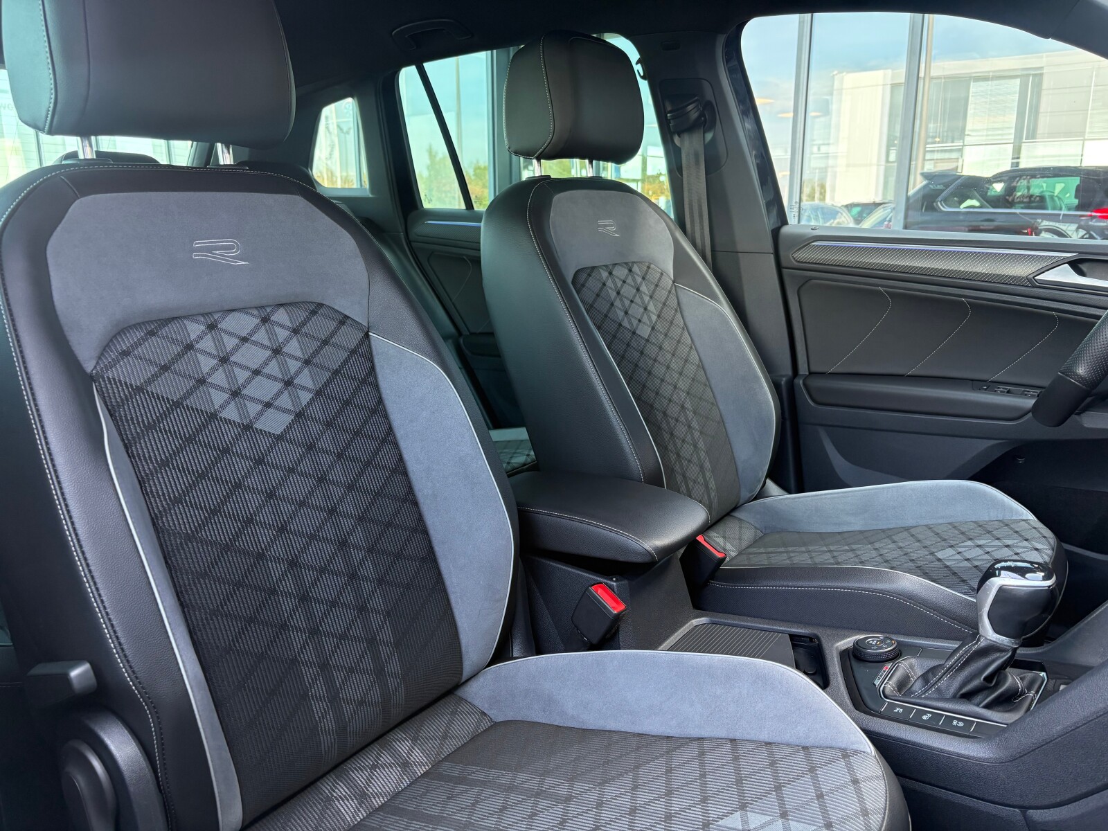 Volkswagen Tiguan - zdjęcie 17