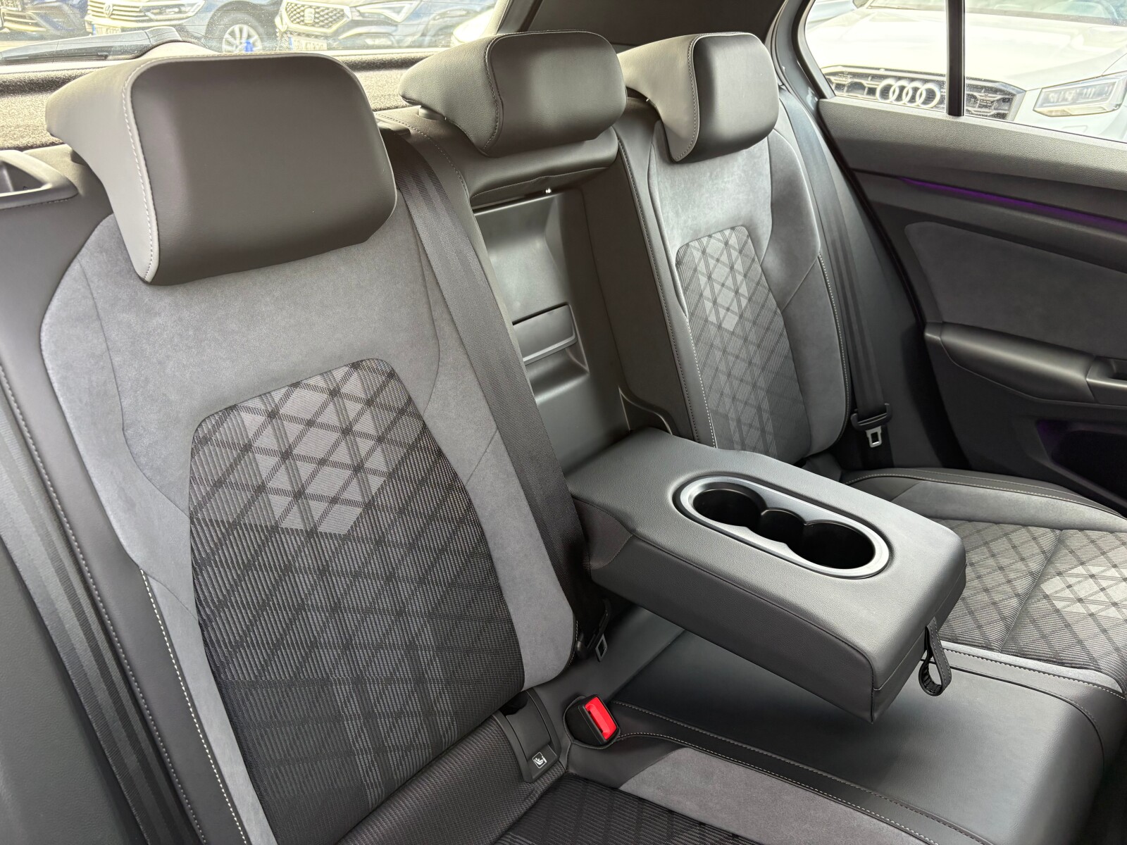 Volkswagen Golf - zdjęcie 15