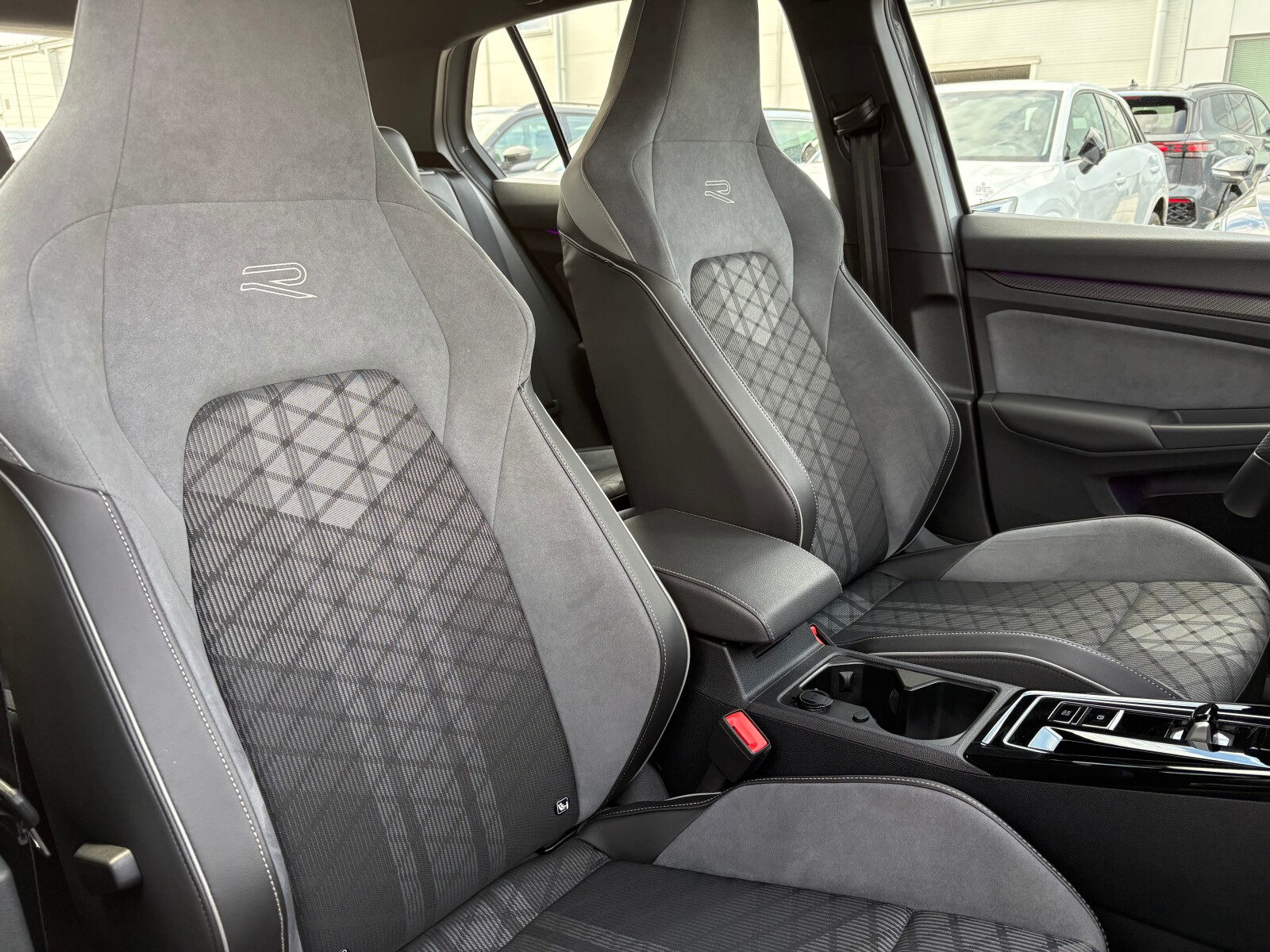 Volkswagen Golf - zdjęcie 17