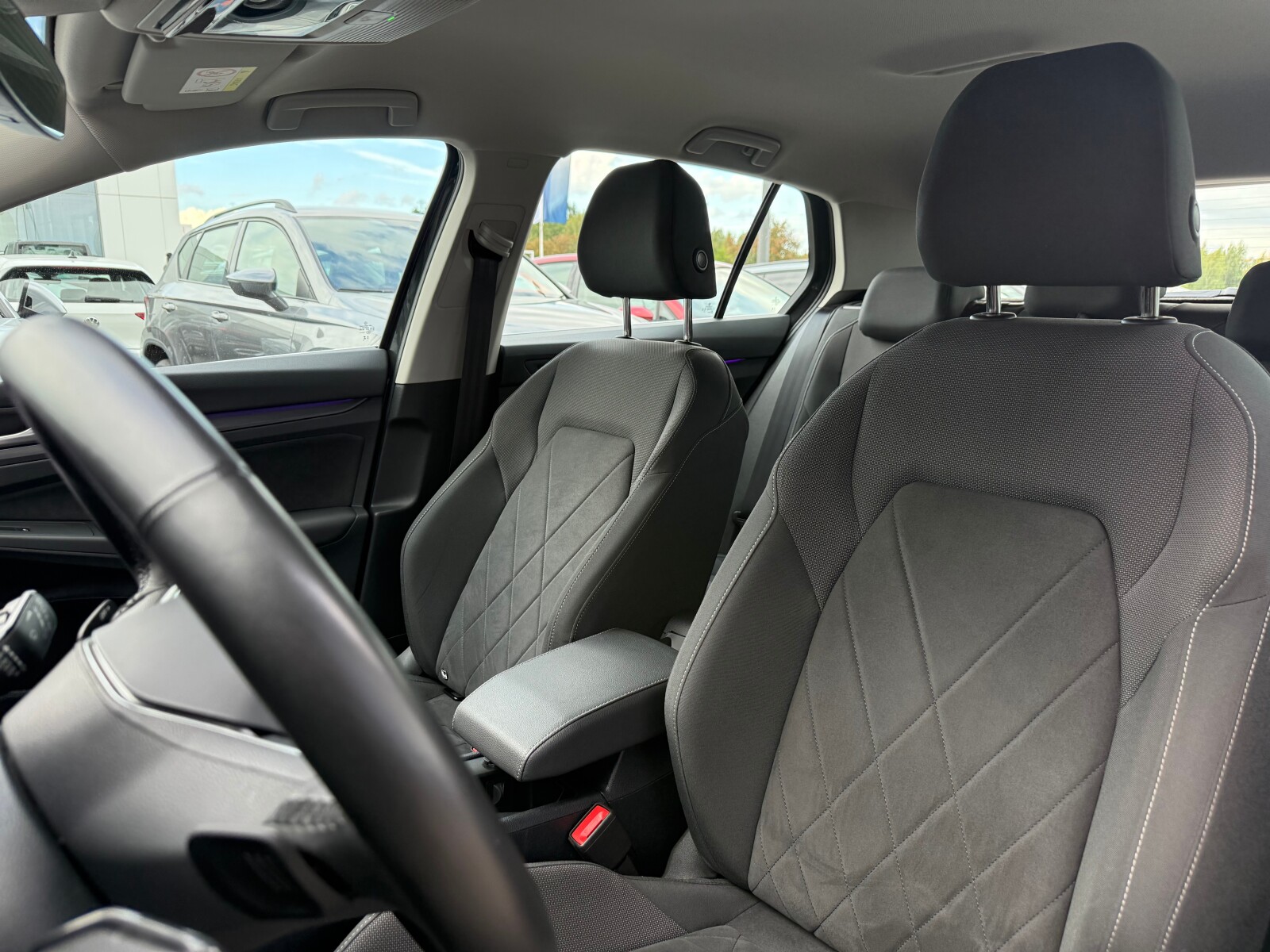Volkswagen Golf - zdjęcie 13