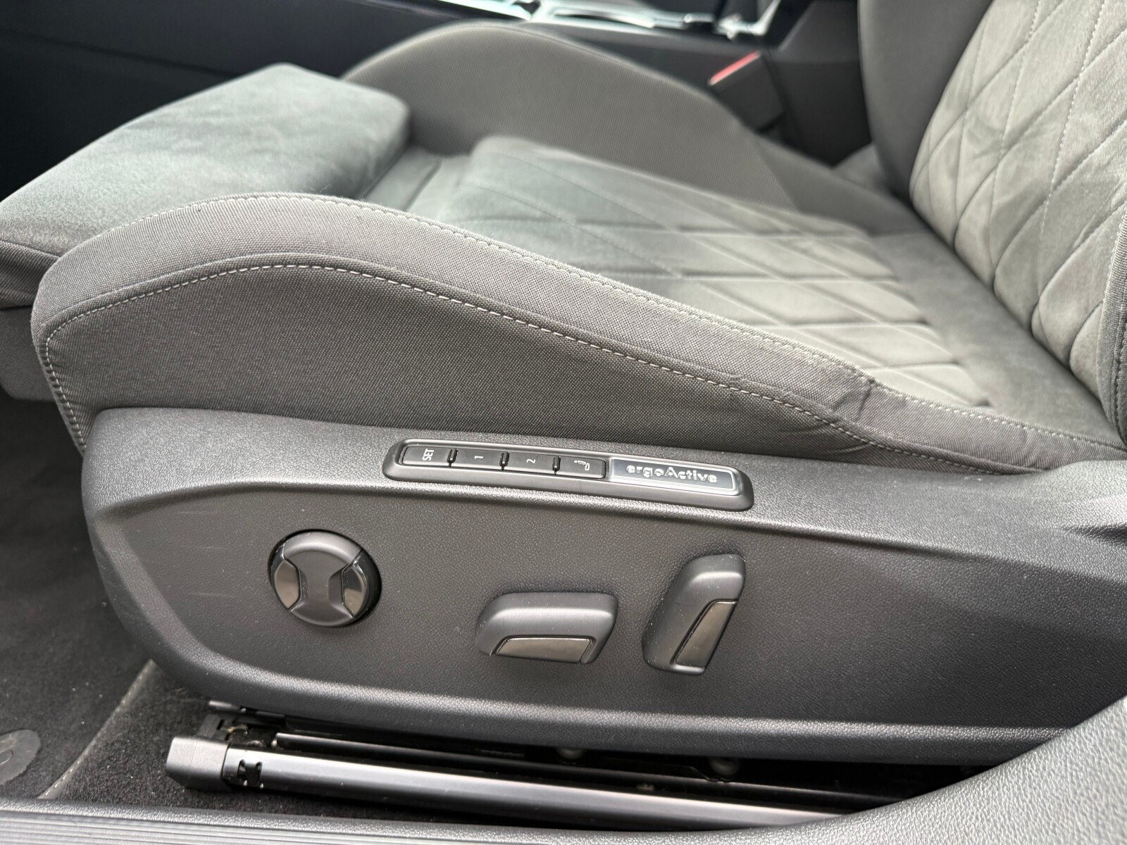 Volkswagen Golf - zdjęcie 19