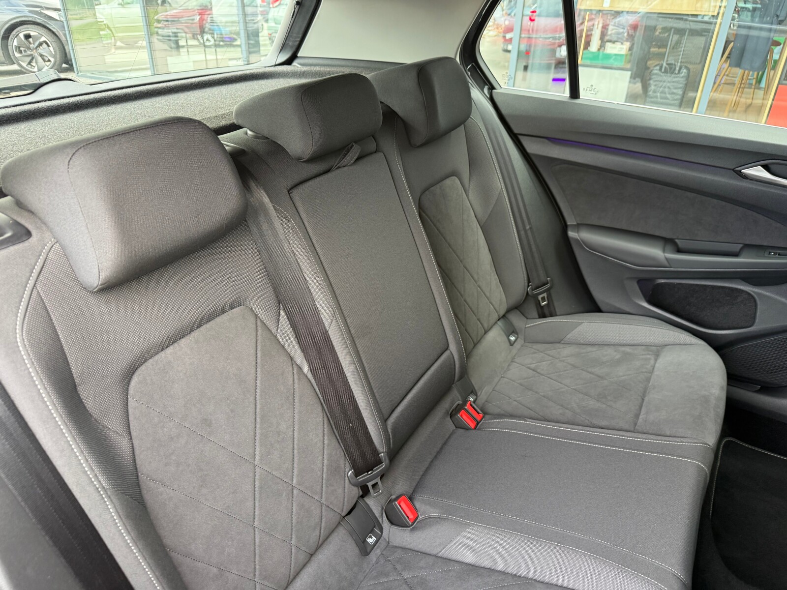 Volkswagen Golf - zdjęcie 16