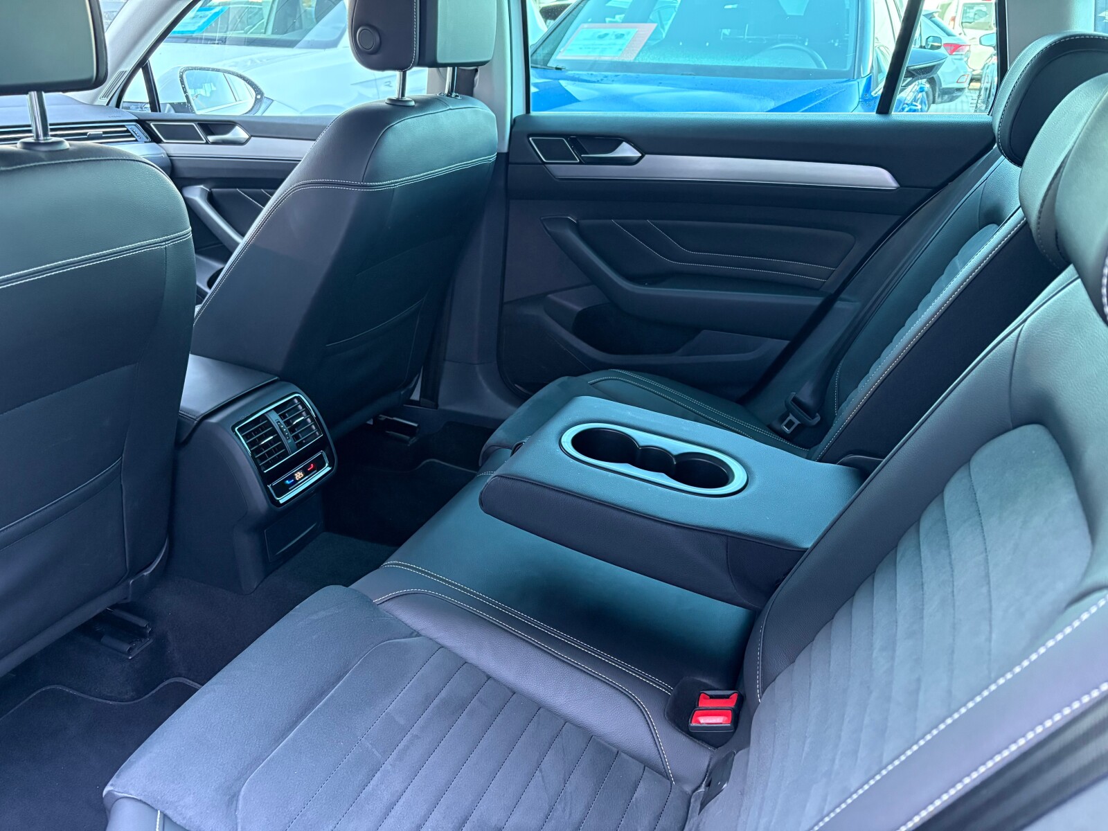 Volkswagen Passat Variant - zdjęcie 14