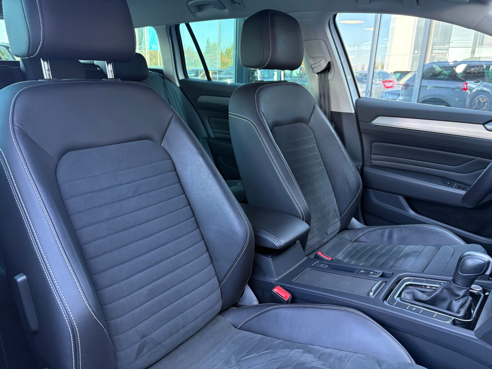 Volkswagen Passat Variant - zdjęcie 17