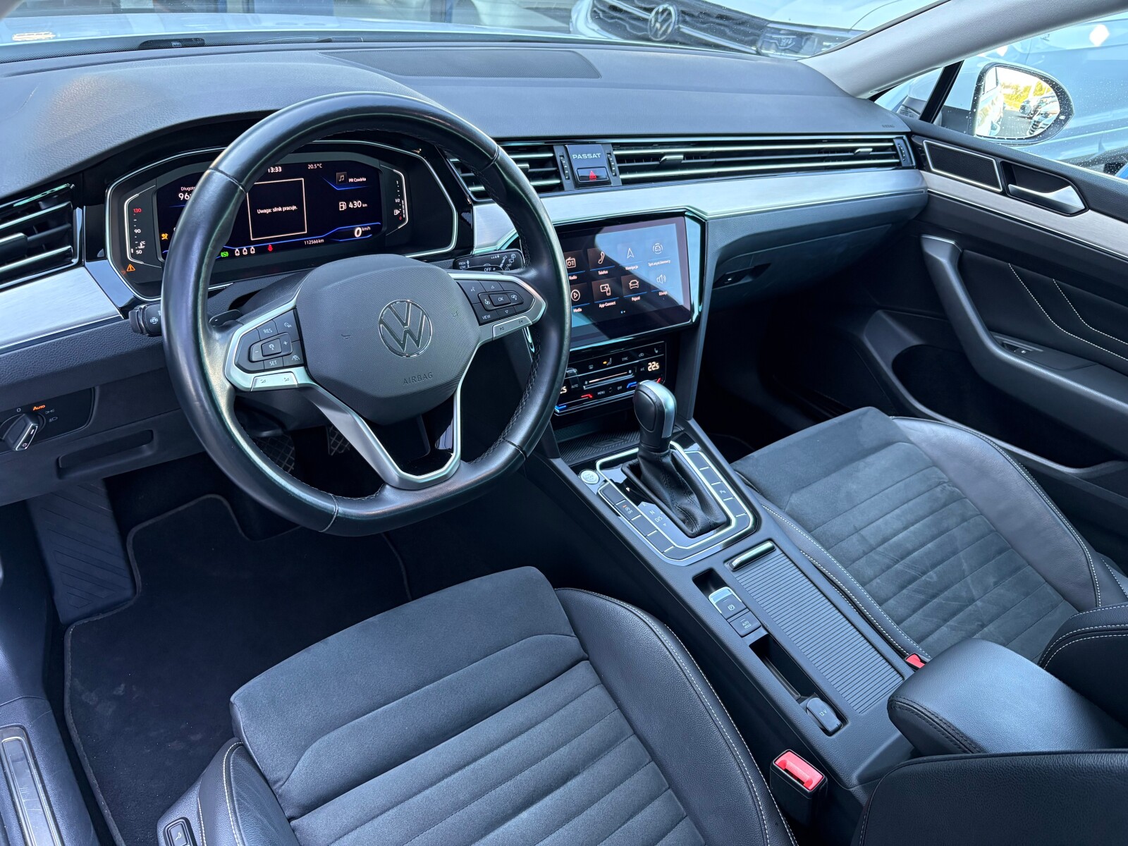 Volkswagen Passat Variant - zdjęcie 11