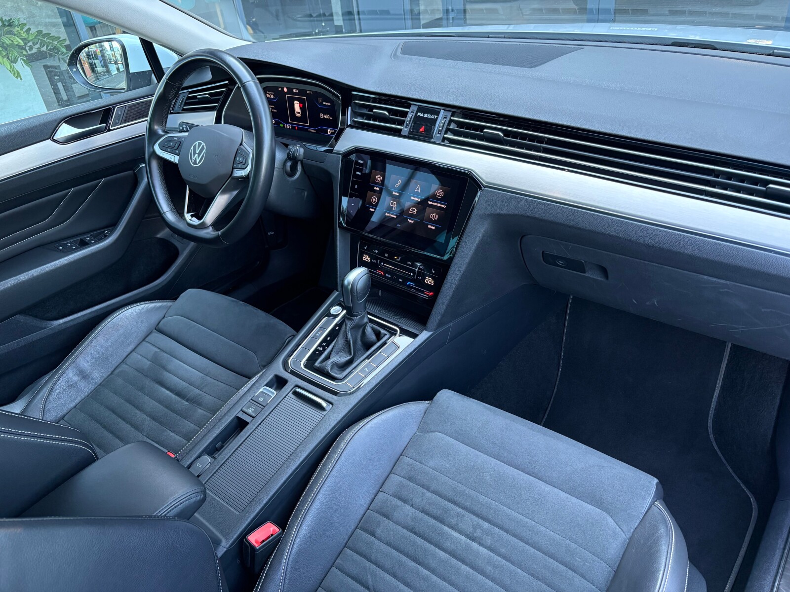 Volkswagen Passat Variant - zdjęcie 16