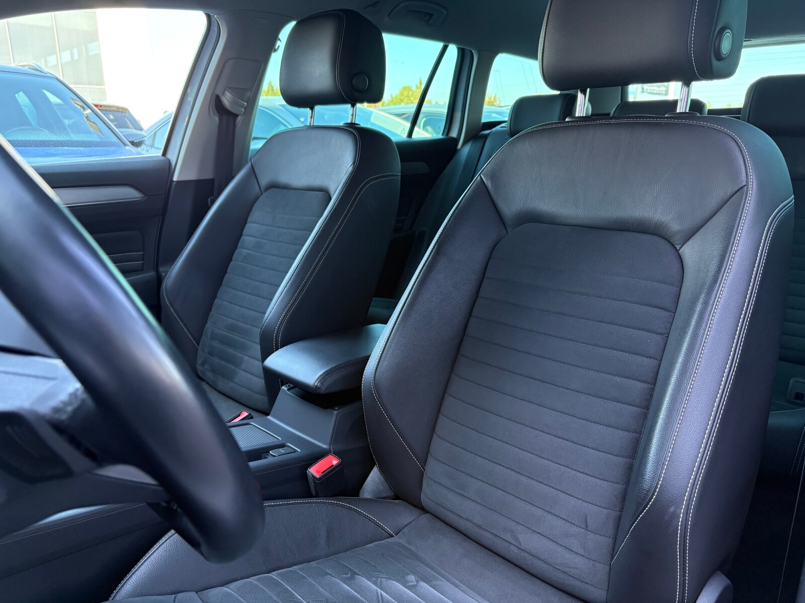 Volkswagen Passat Variant - zdjęcie 12