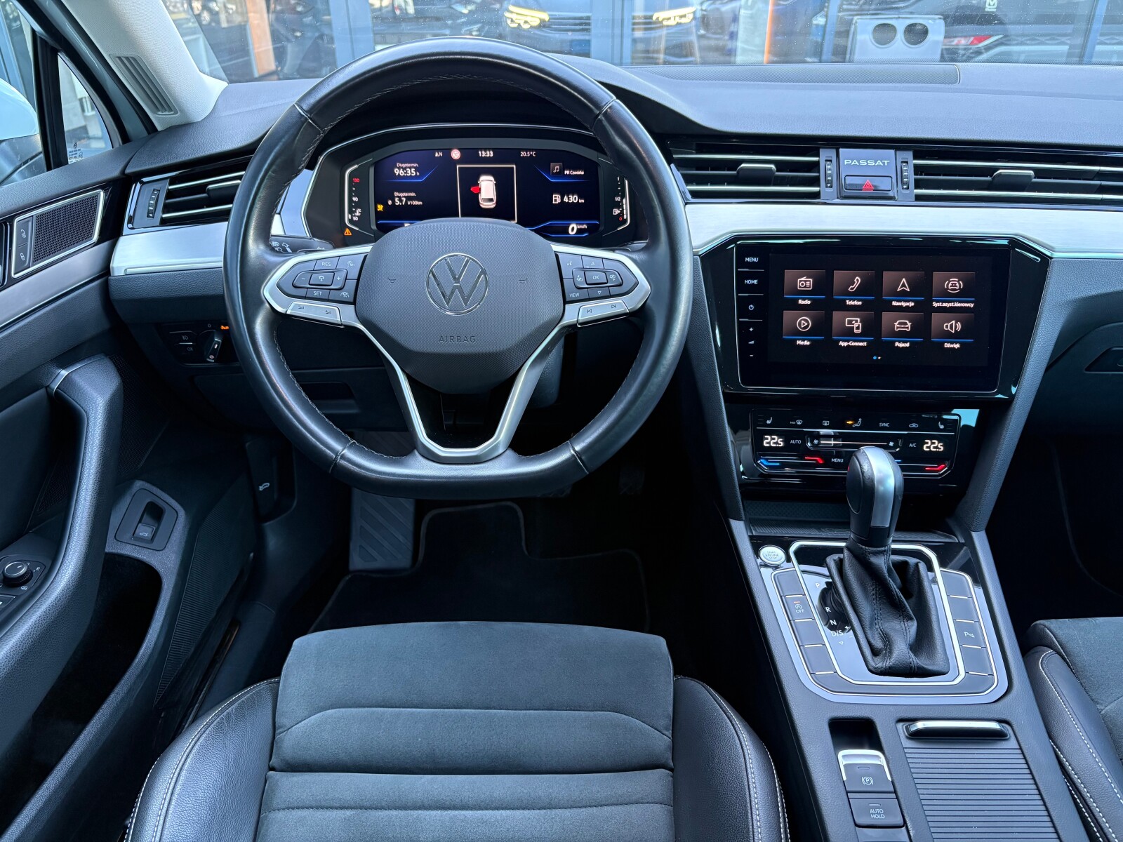 Volkswagen Passat Variant - zdjęcie 10