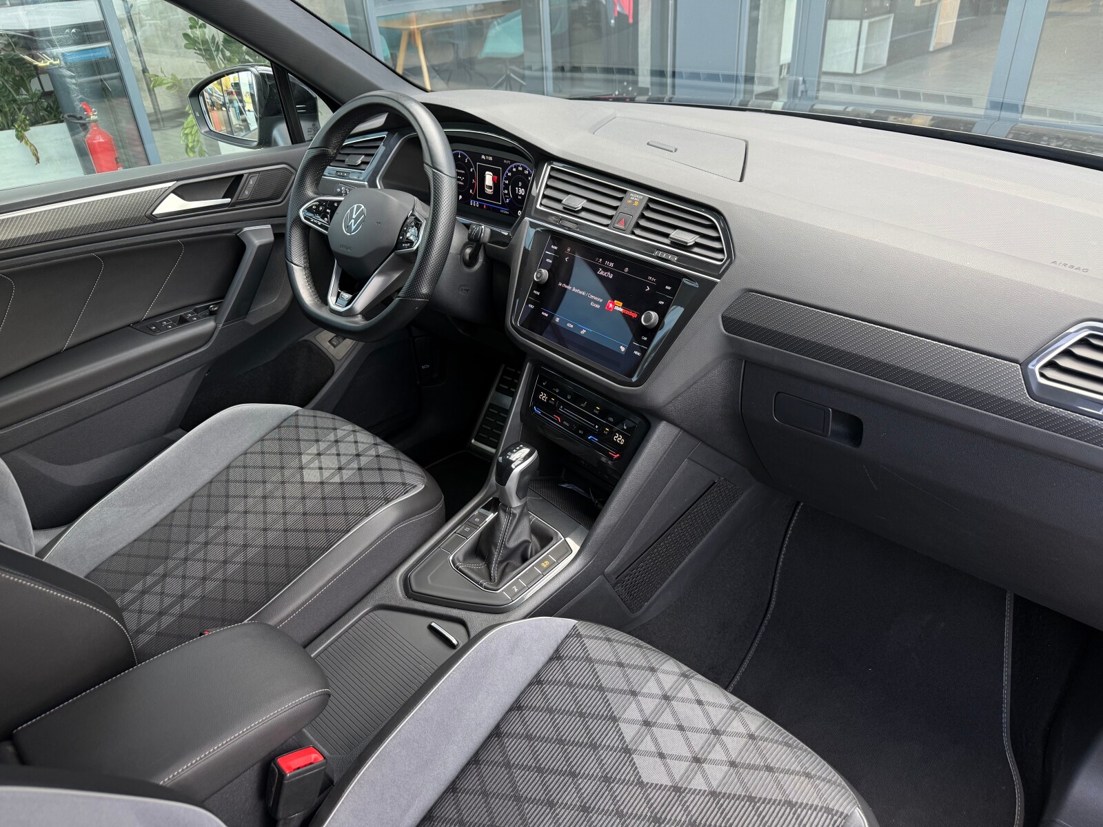 Volkswagen Tiguan - zdjęcie 15