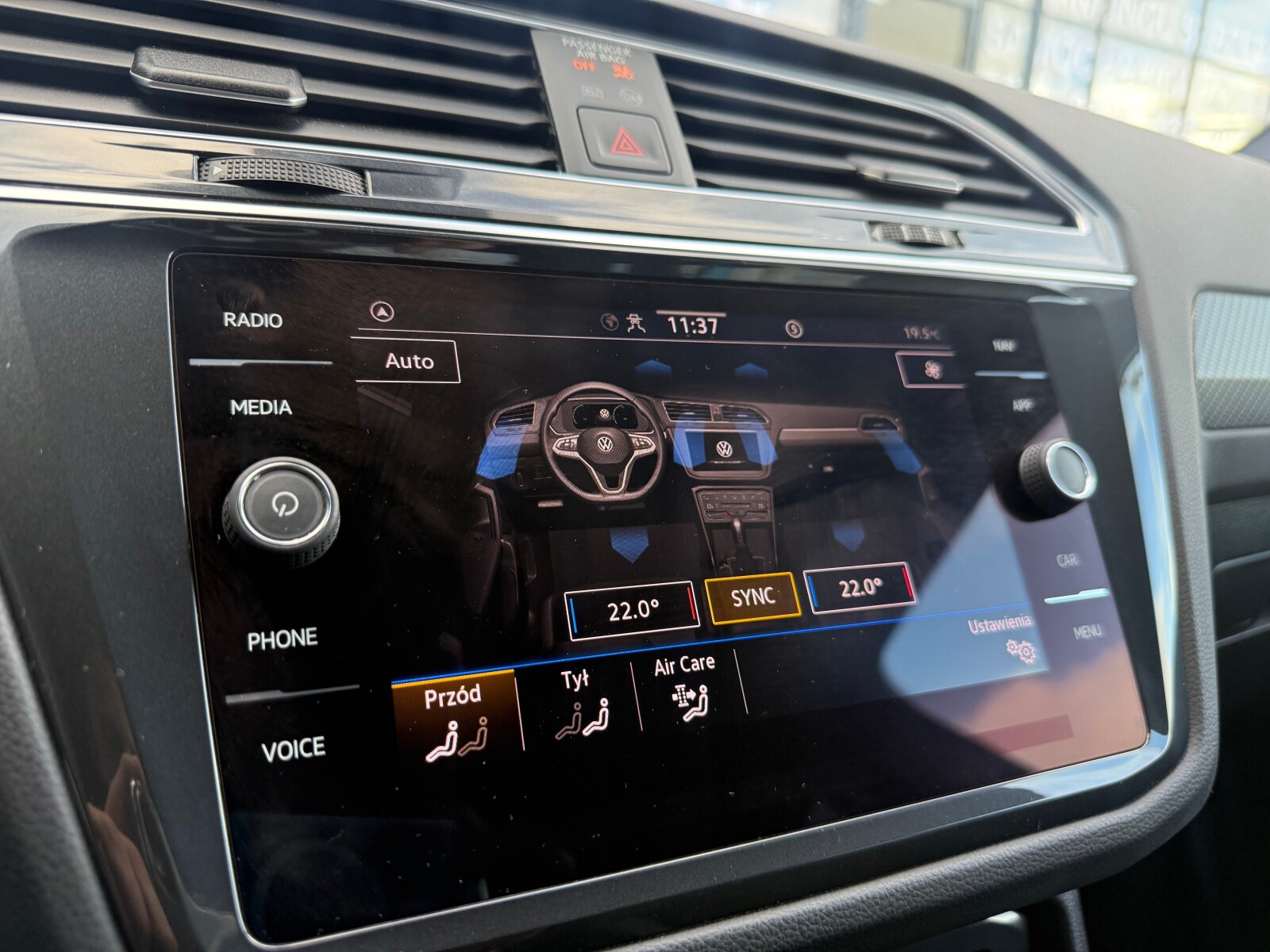 Volkswagen Tiguan - zdjęcie 30
