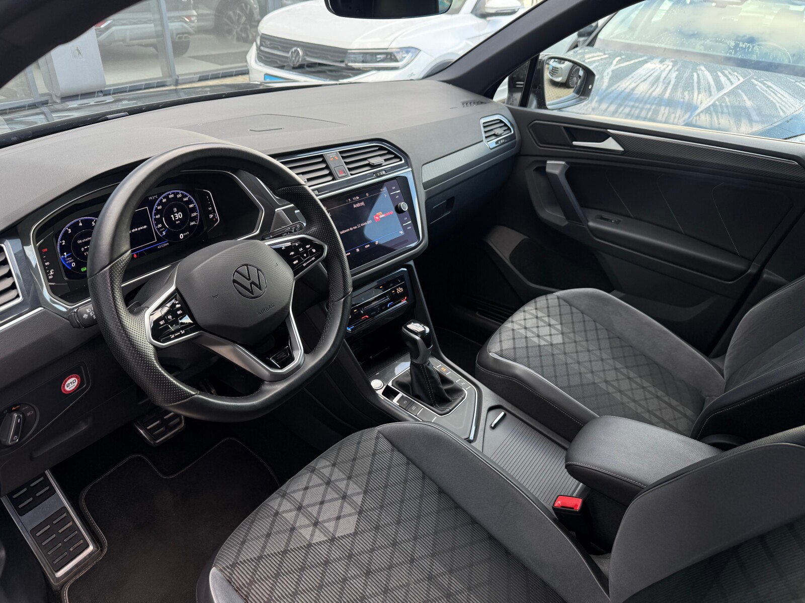 Volkswagen Tiguan - zdjęcie 11