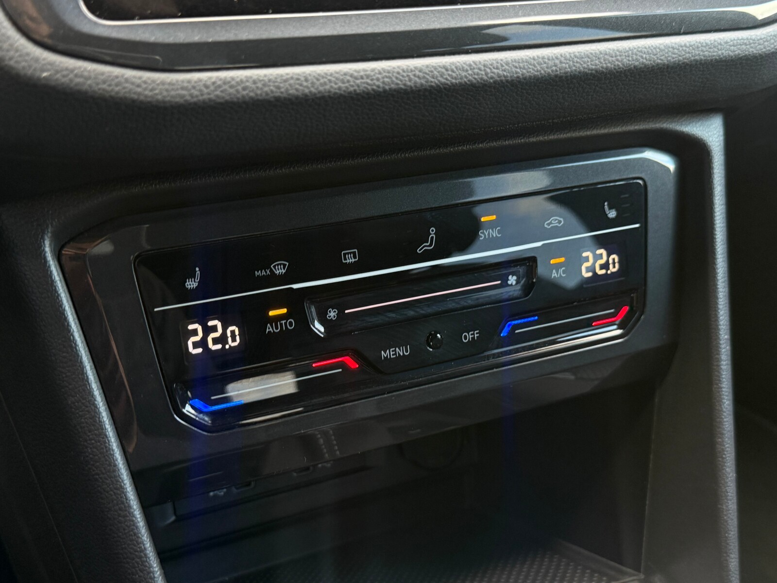 Volkswagen Tiguan - zdjęcie 26