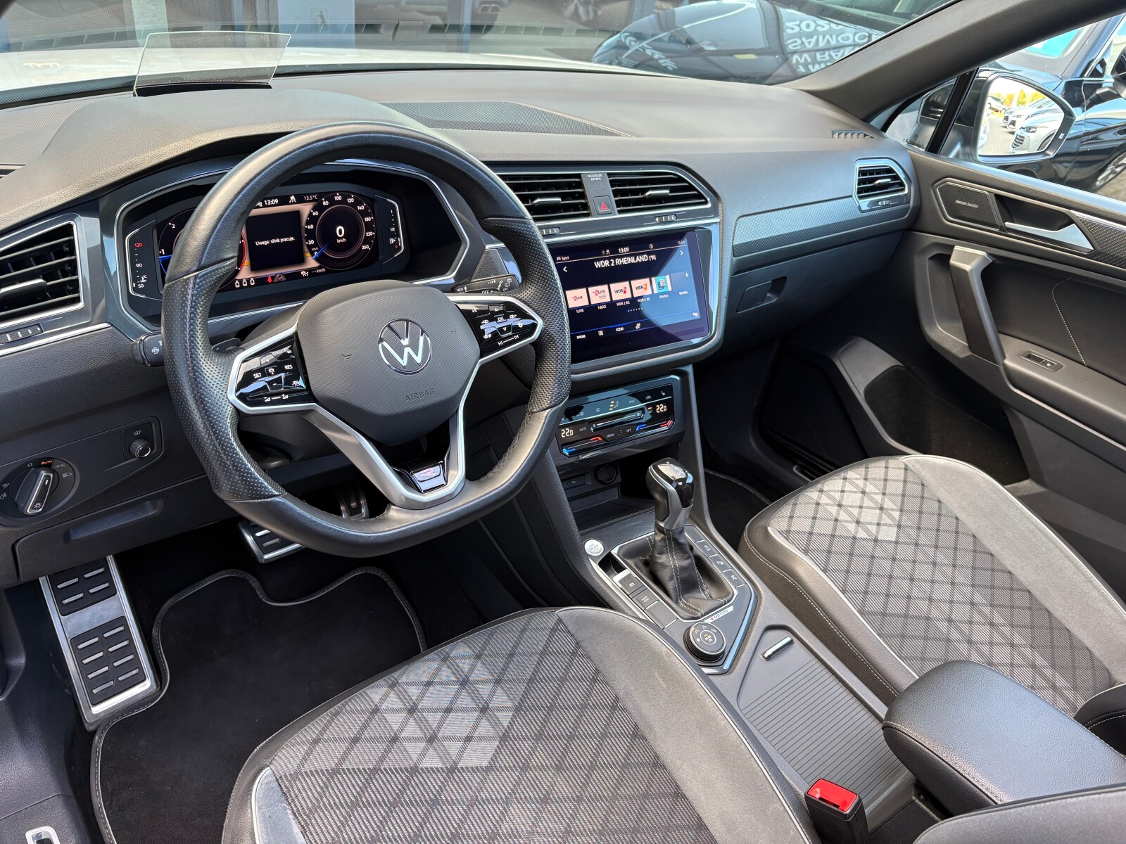 Volkswagen Tiguan - zdjęcie 11
