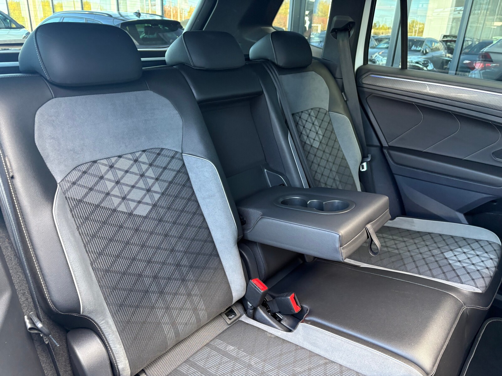Volkswagen Tiguan - zdjęcie 14