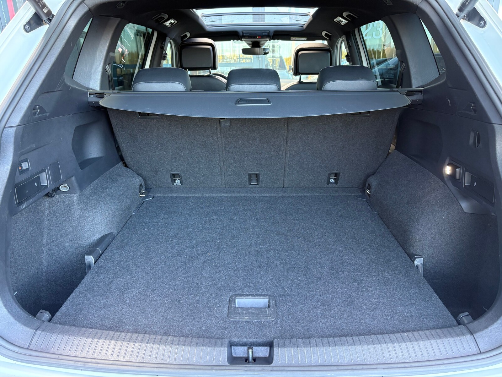 Volkswagen Tiguan - zdjęcie 17