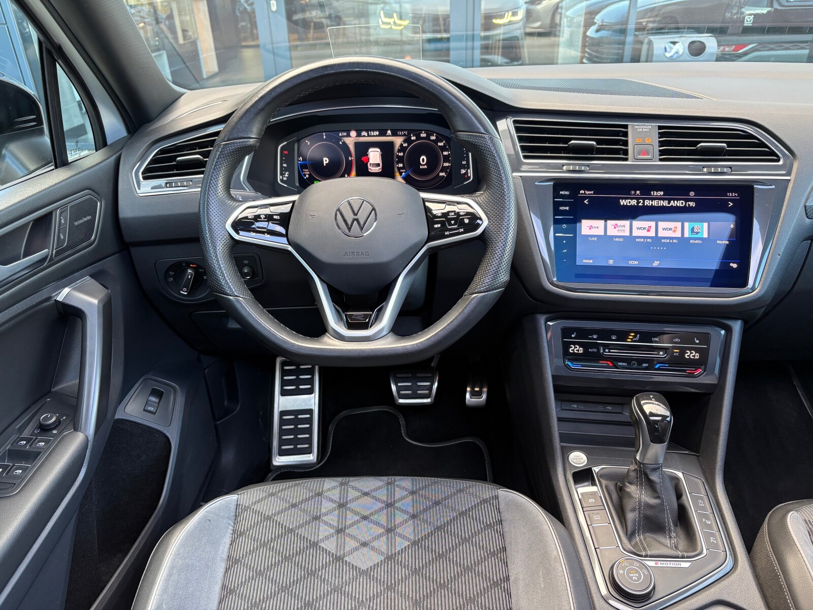 Volkswagen Tiguan - zdjęcie 10