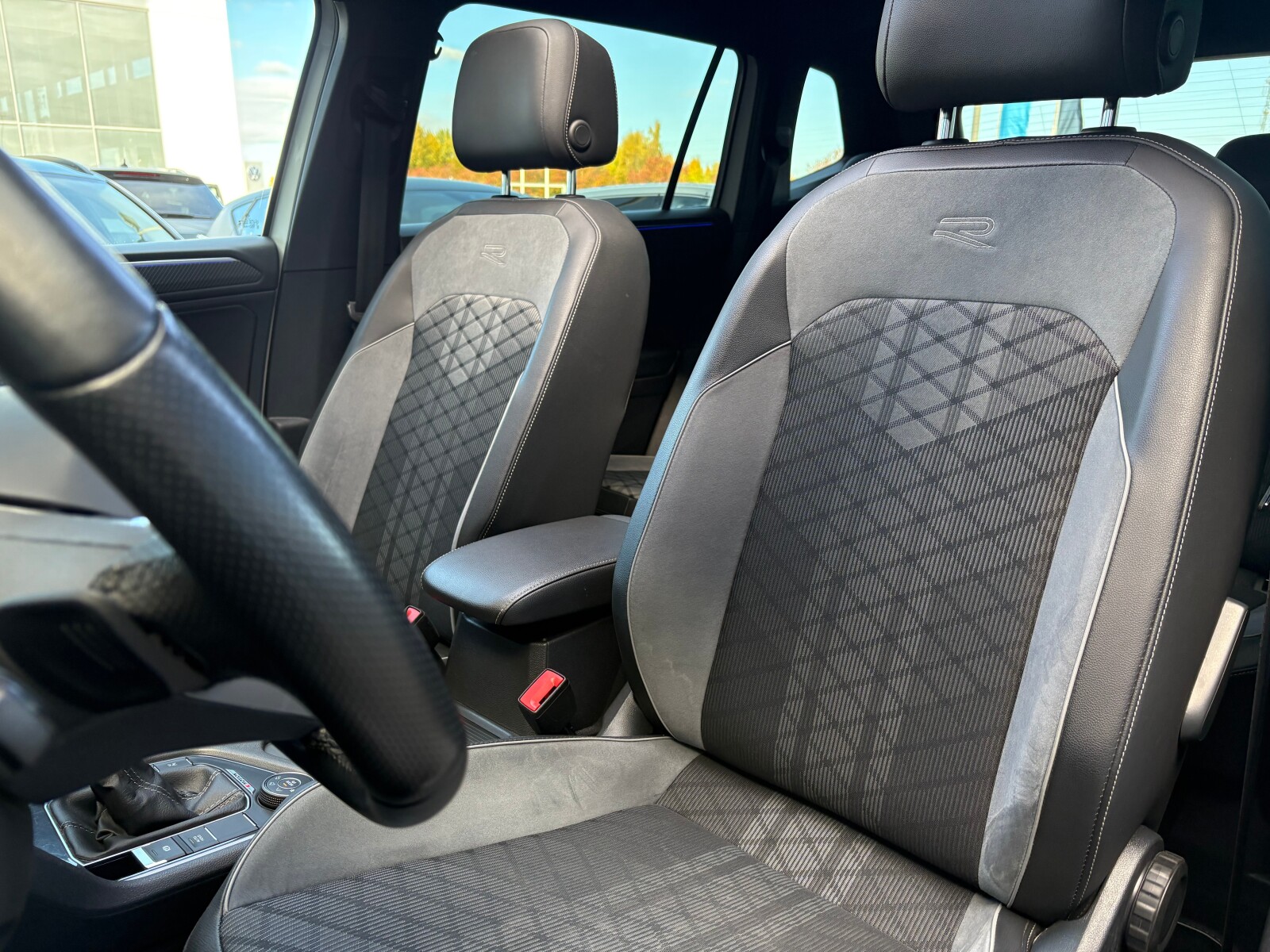 Volkswagen Tiguan - zdjęcie 12