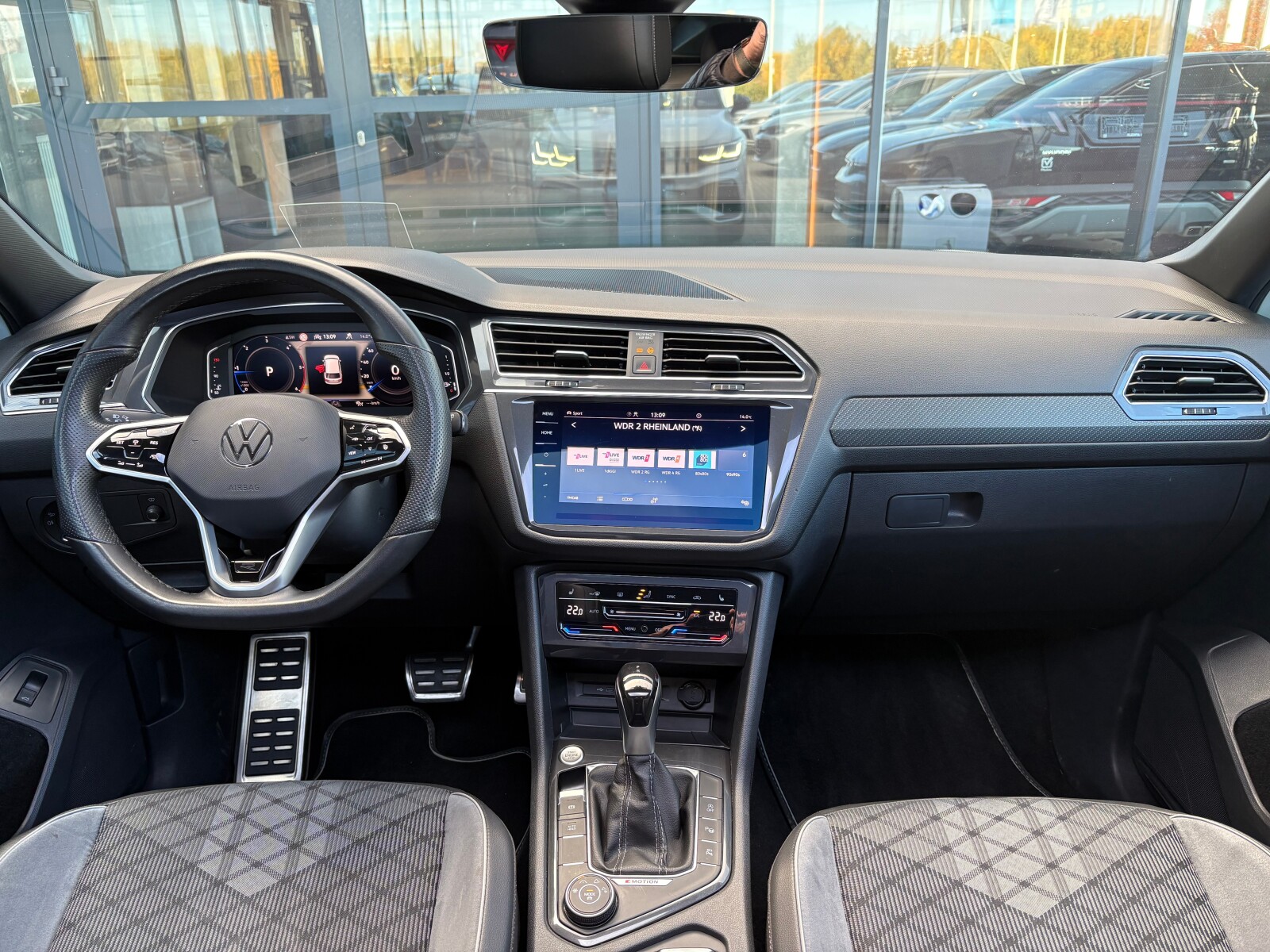 Volkswagen Tiguan - zdjęcie 9