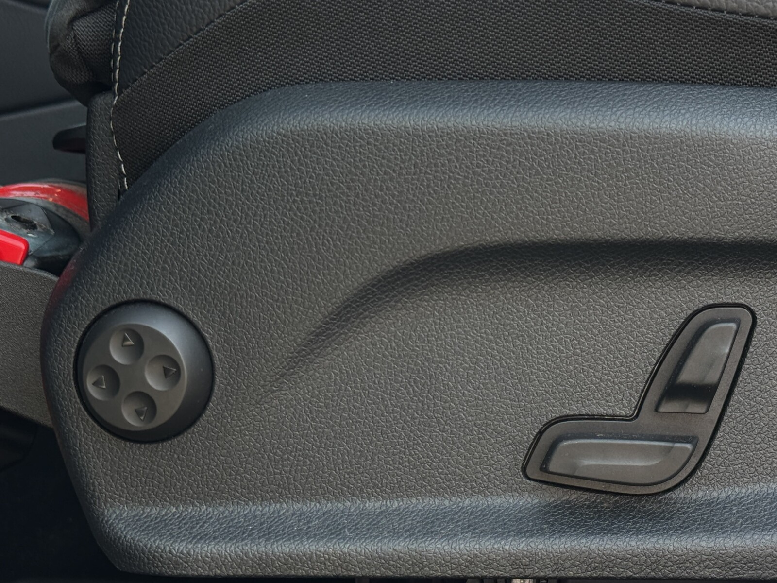 Mercedes-Benz GLC 200 - zdjęcie 26