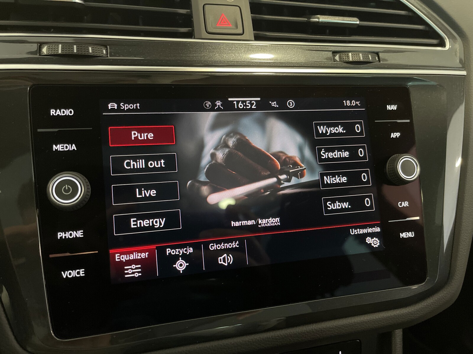 Volkswagen Tiguan - zdjęcie 18