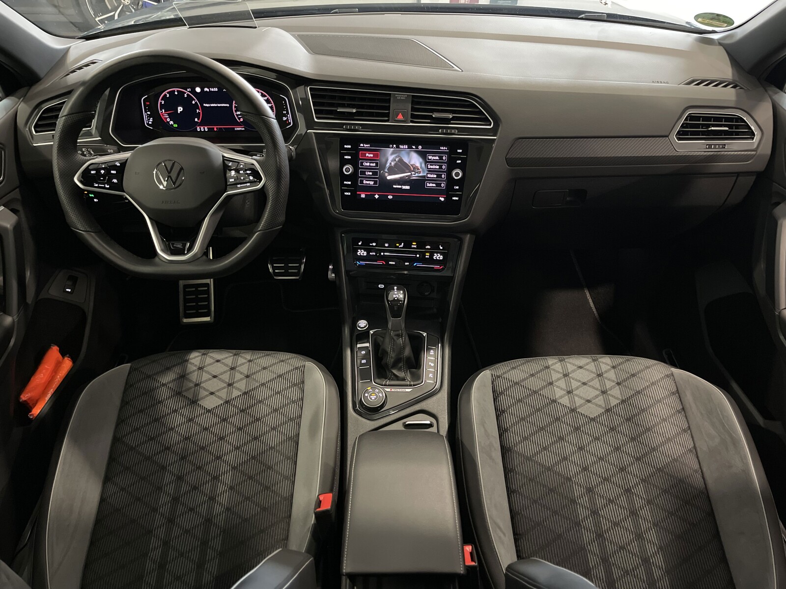 Volkswagen Tiguan - zdjęcie 29