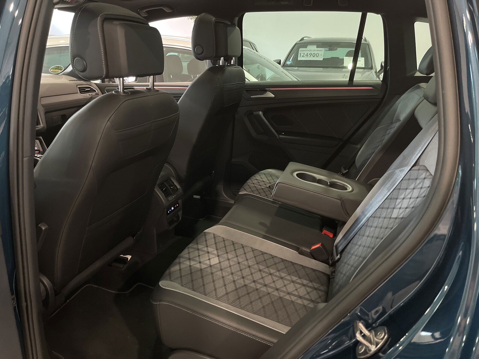 Volkswagen Tiguan - zdjęcie 25