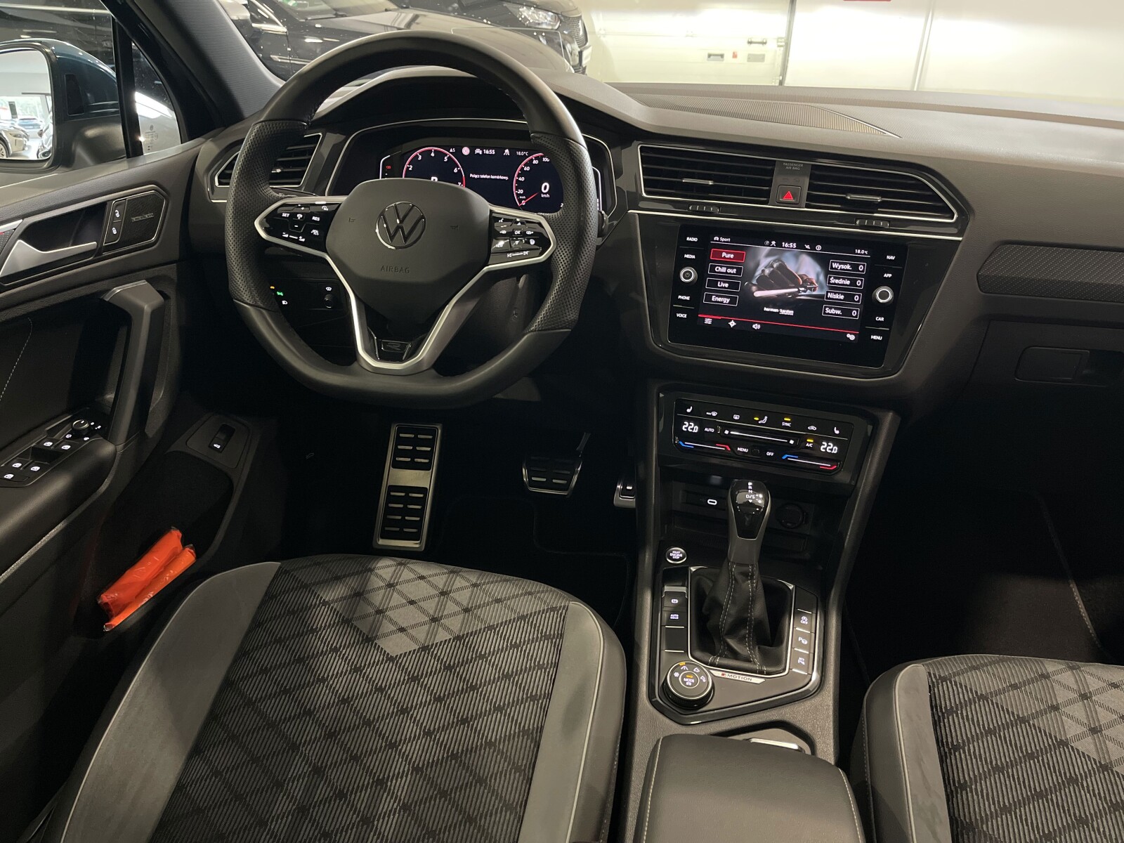 Volkswagen Tiguan - zdjęcie 28