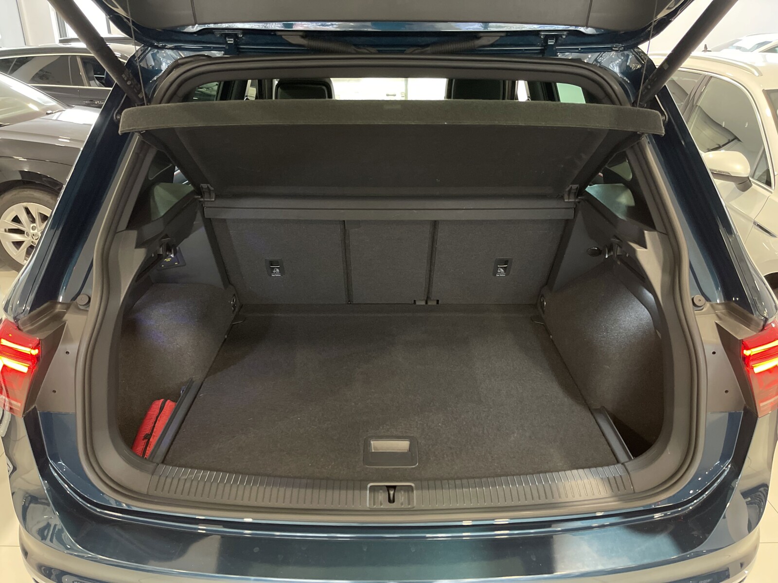 Volkswagen Tiguan - zdjęcie 31