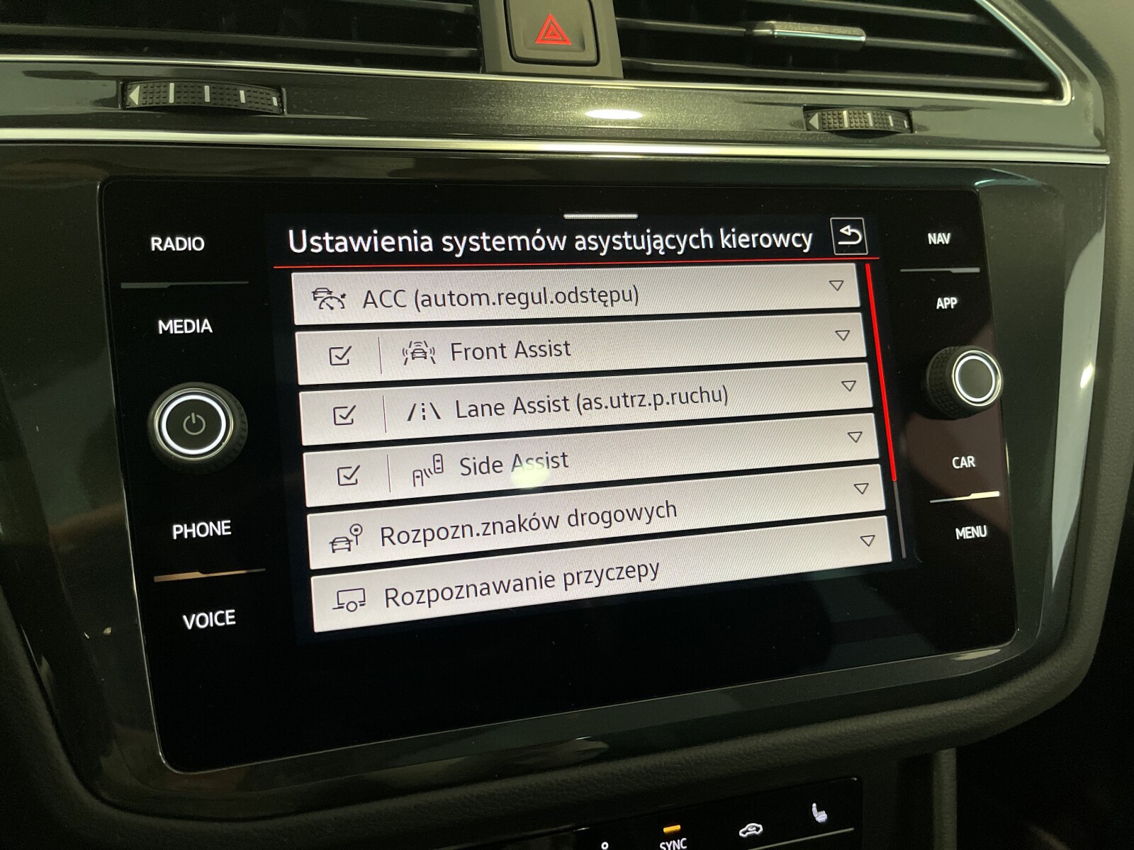 Volkswagen Tiguan - zdjęcie 17