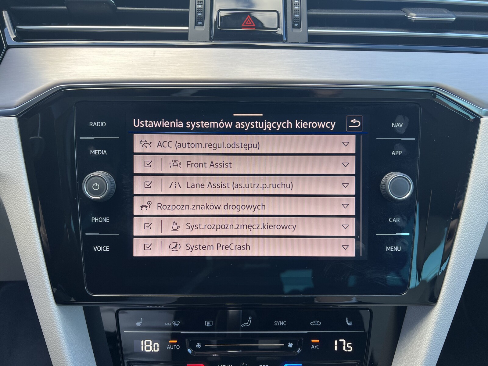 Volkswagen Passat - zdjęcie 27
