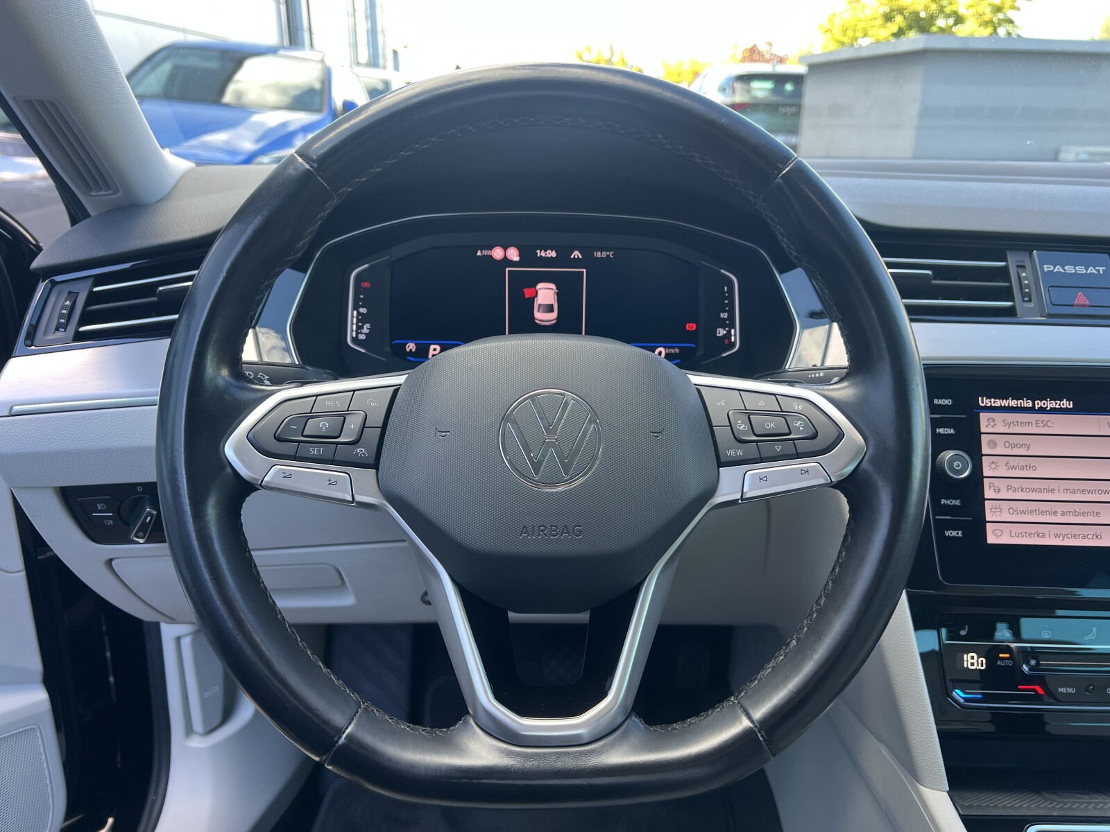 Volkswagen Passat - zdjęcie 22