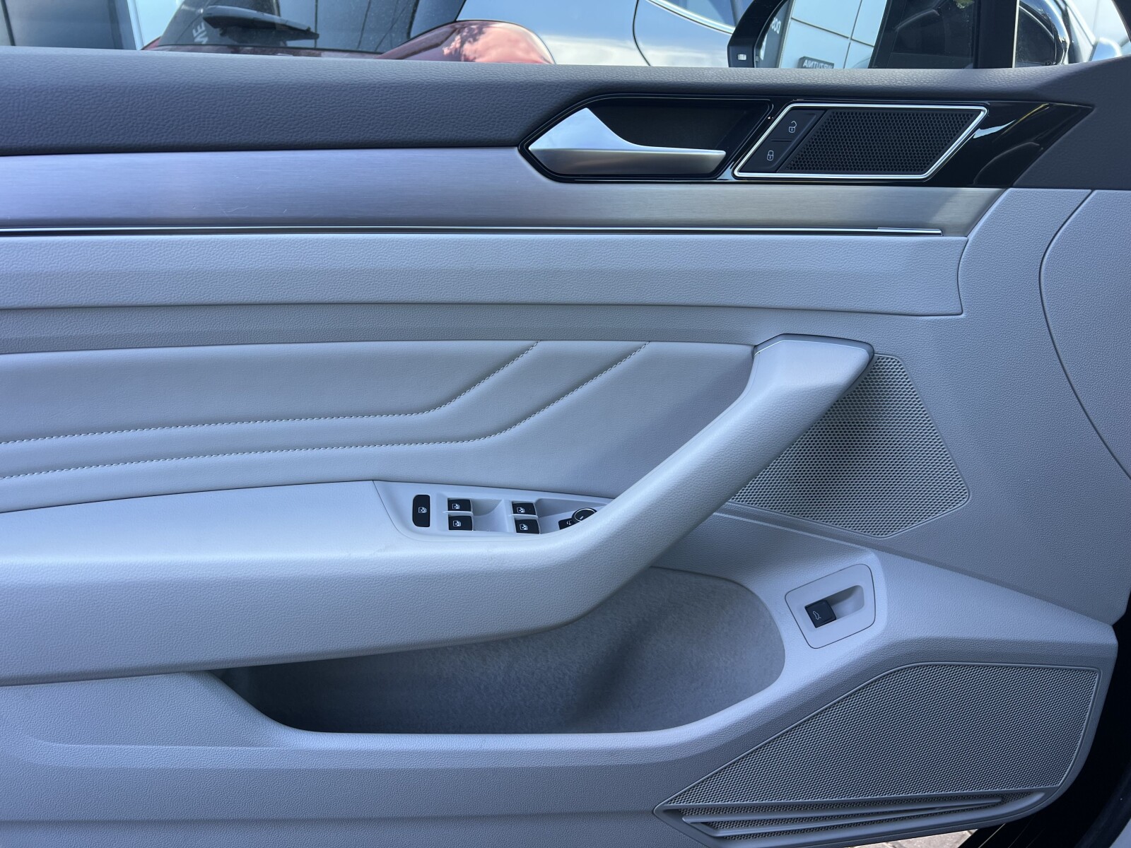 Volkswagen Passat - zdjęcie 17