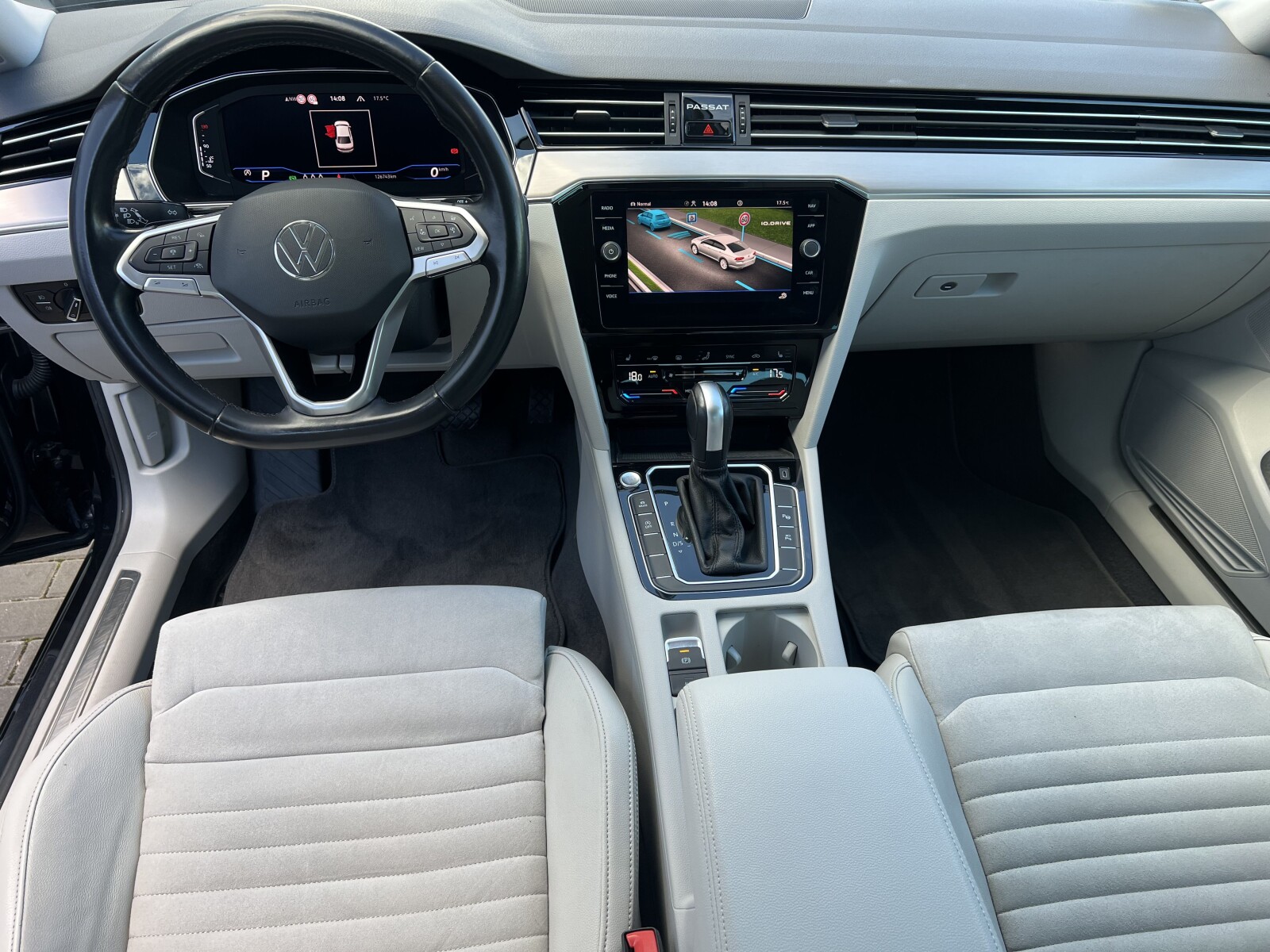 Volkswagen Passat - zdjęcie 9