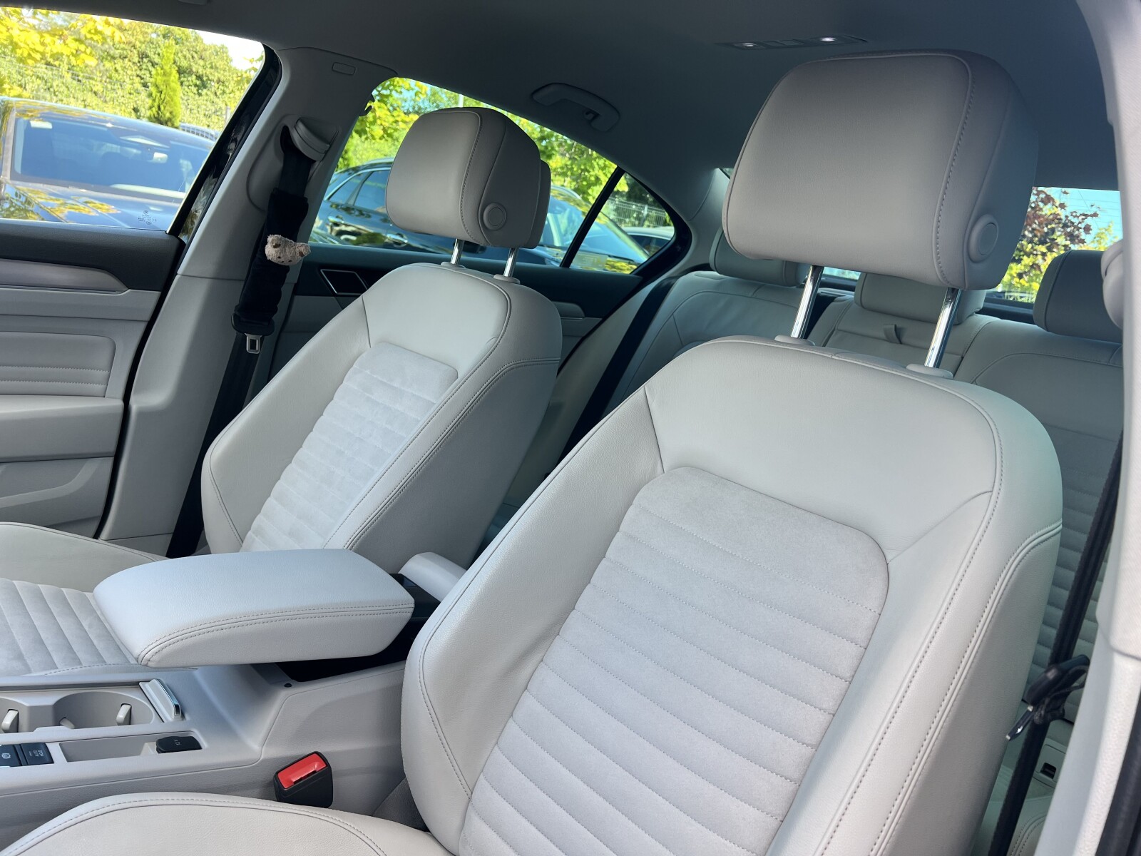 Volkswagen Passat - zdjęcie 29
