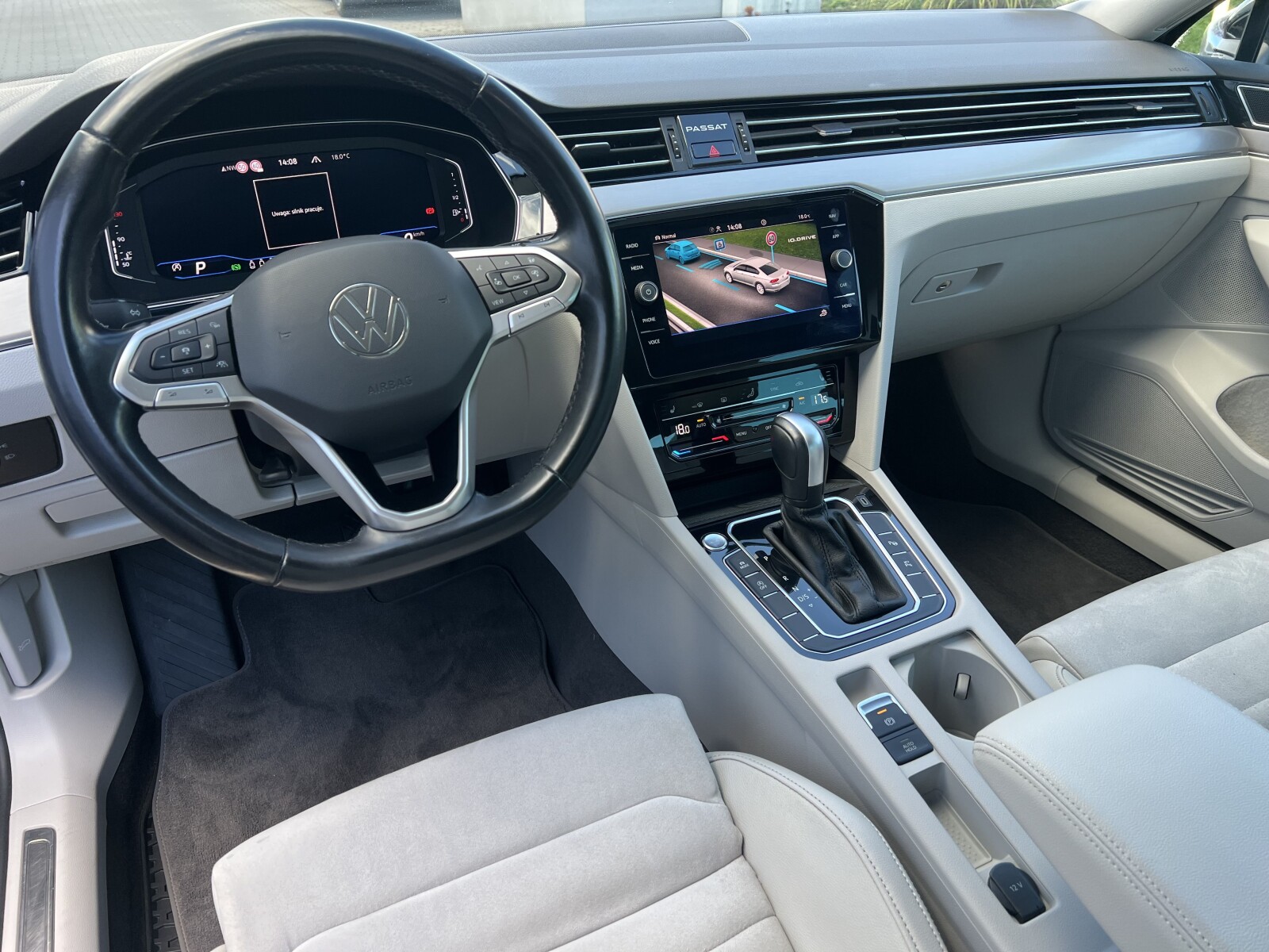 Volkswagen Passat - zdjęcie 31
