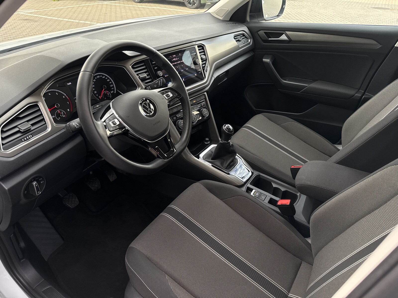 Volkswagen T-Roc - zdjęcie 12